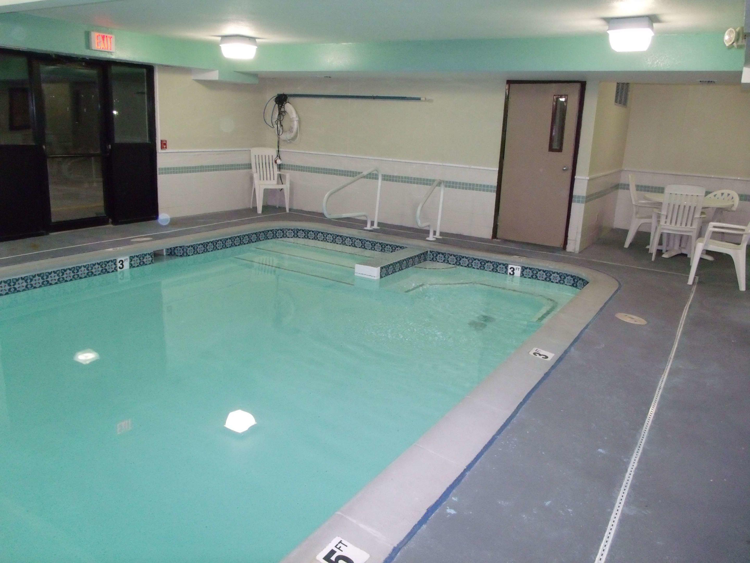 Americas Best Value Inn & Suites Harrisonville — photo 4