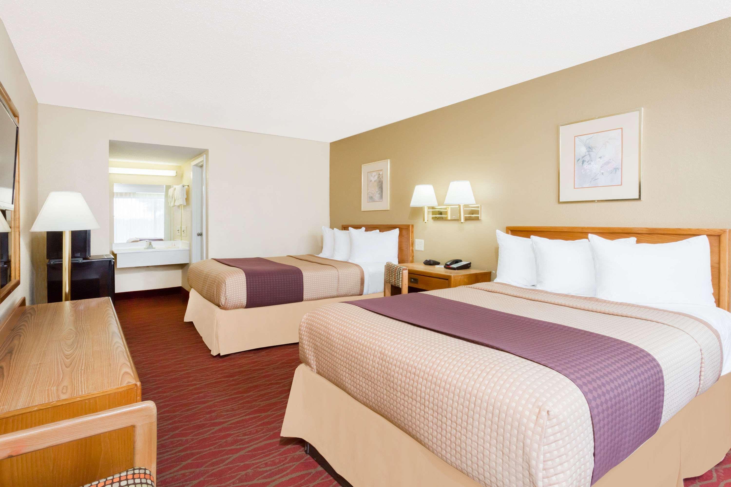 Days Inn Staunton South — photo 5