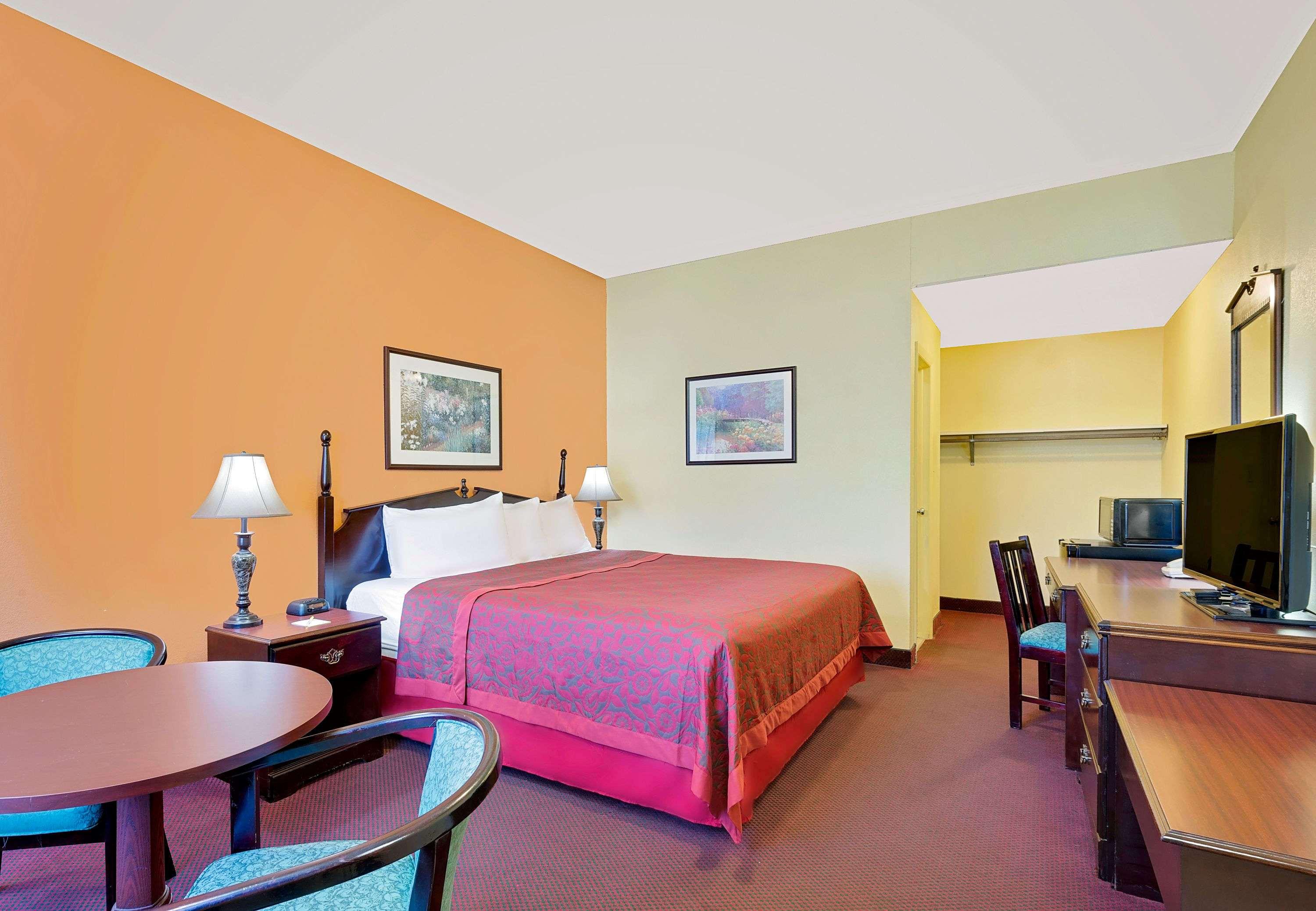 Days Inn by Wyndham Waynesboro — photo 5