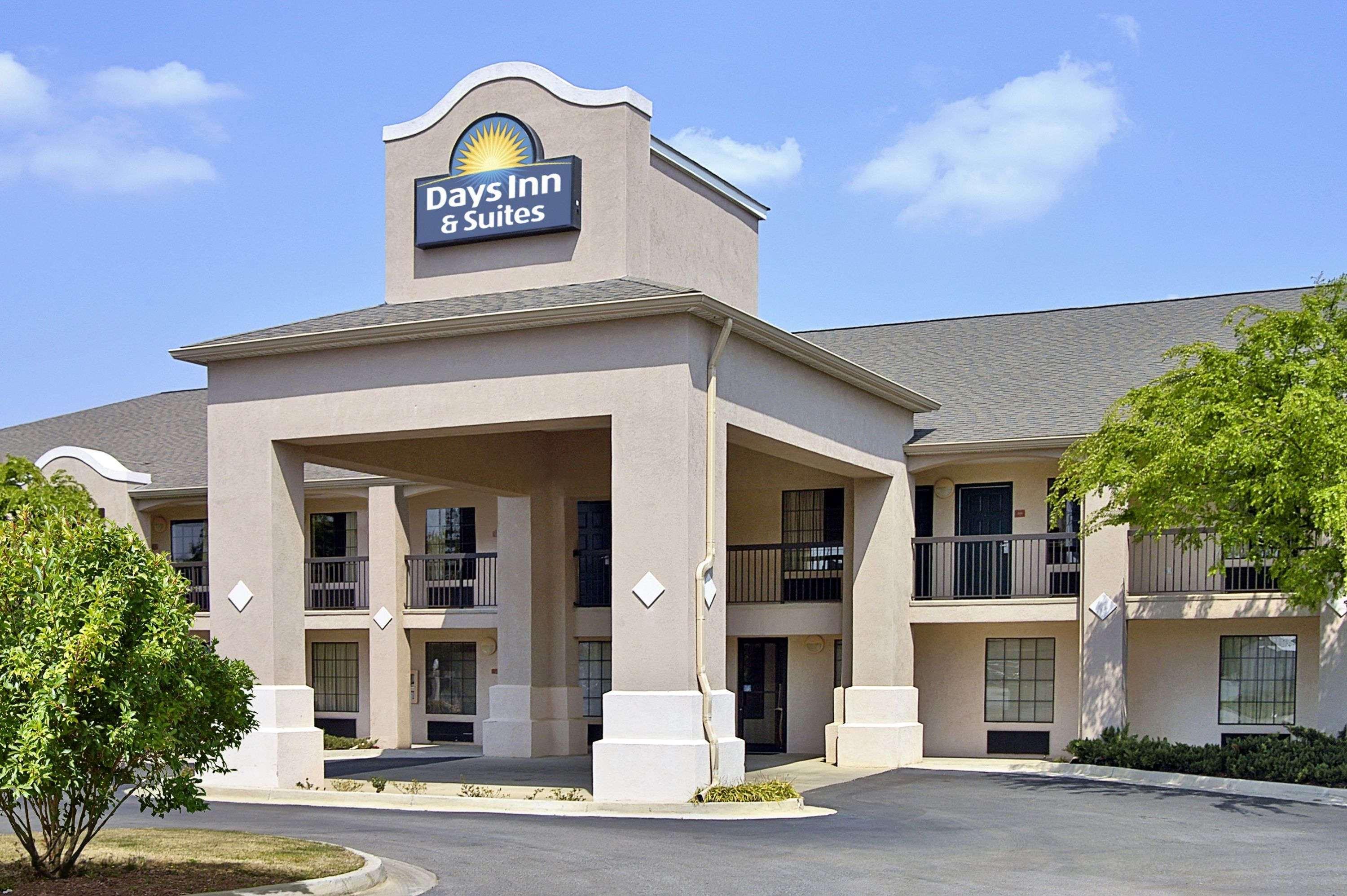 Days Inn and Suites Fort Valley