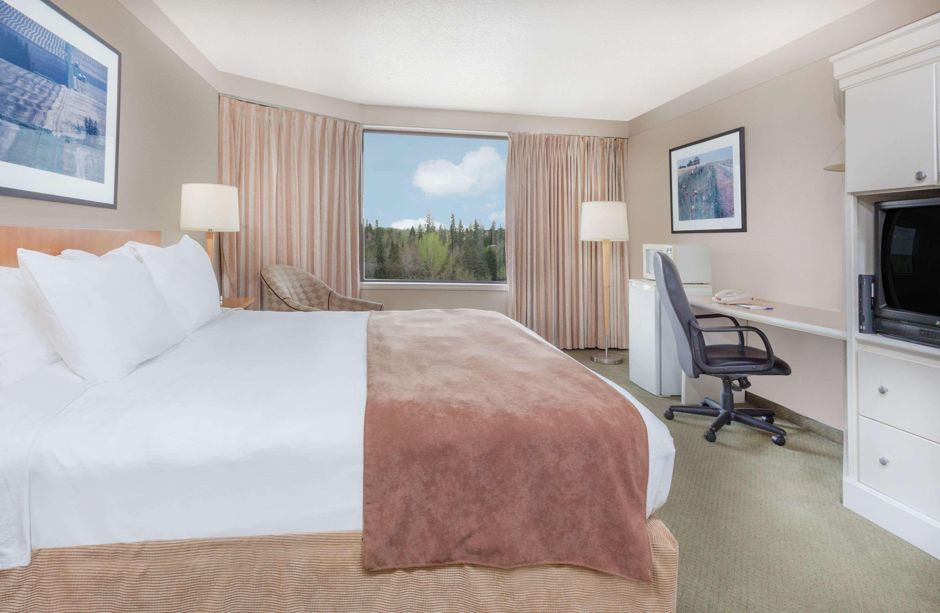 Baymont by Wyndham Red Deer — photo 4
