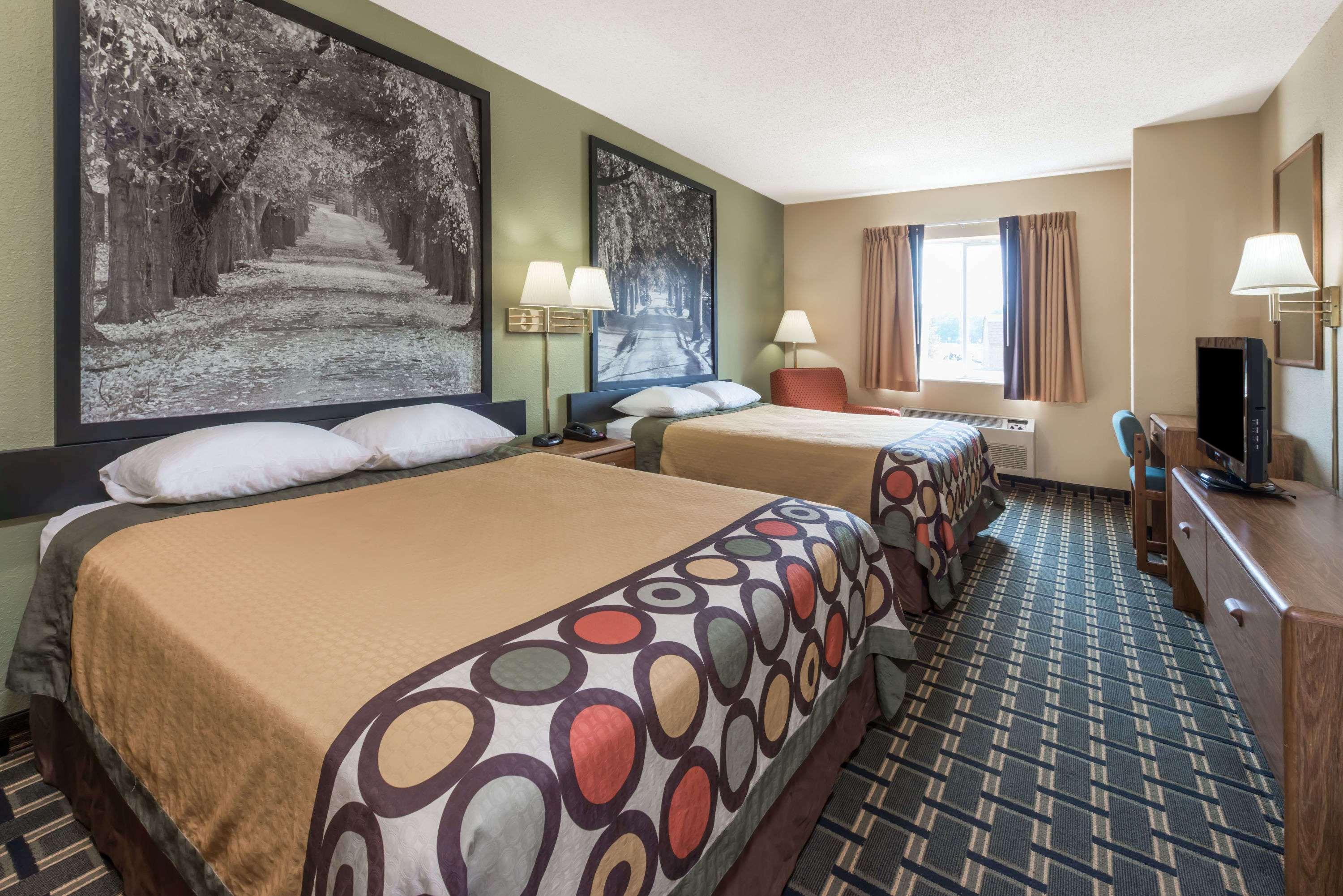 Super 8 by Wyndham Greenville — photo 4