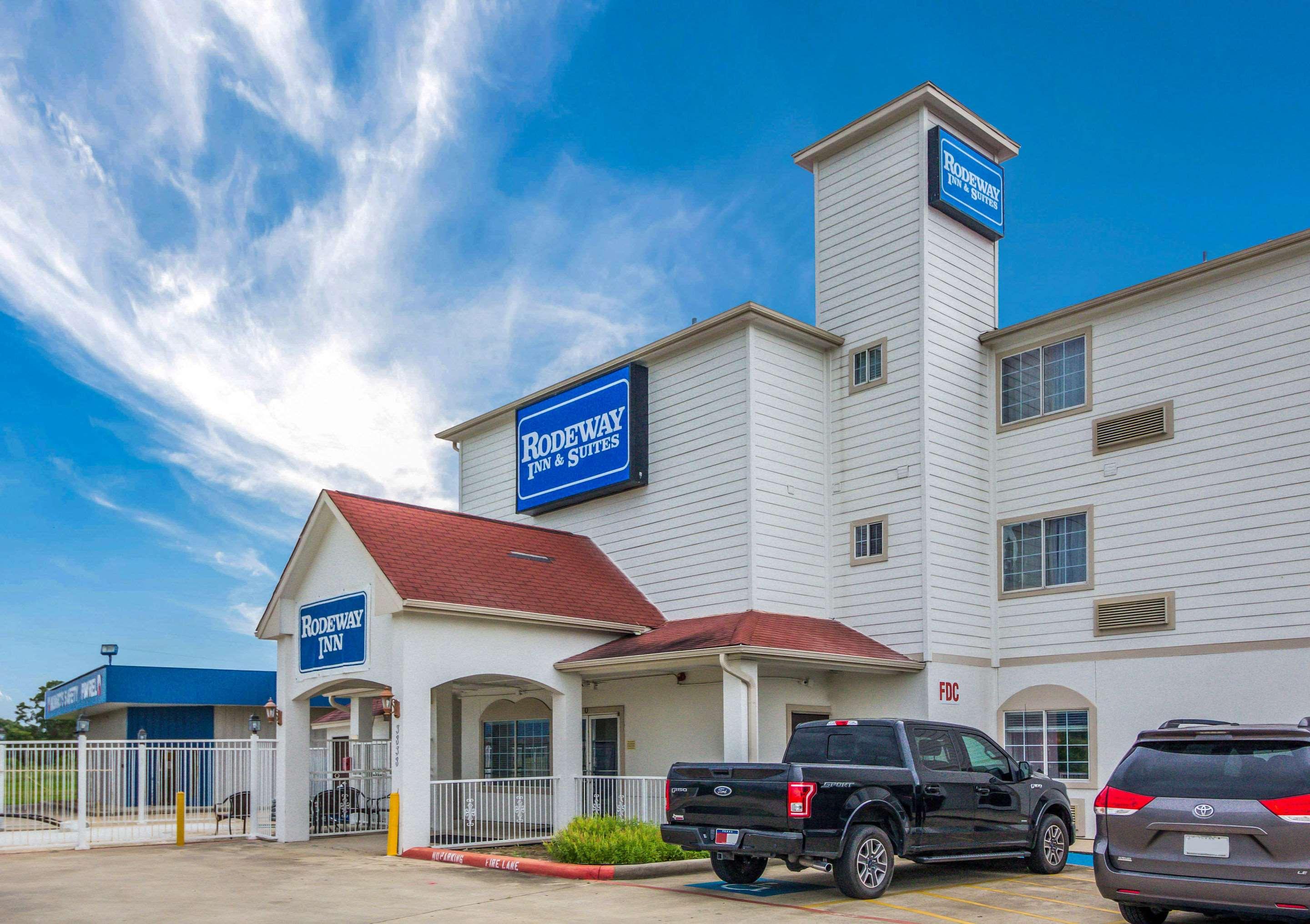 Rodeway Inn & Suites