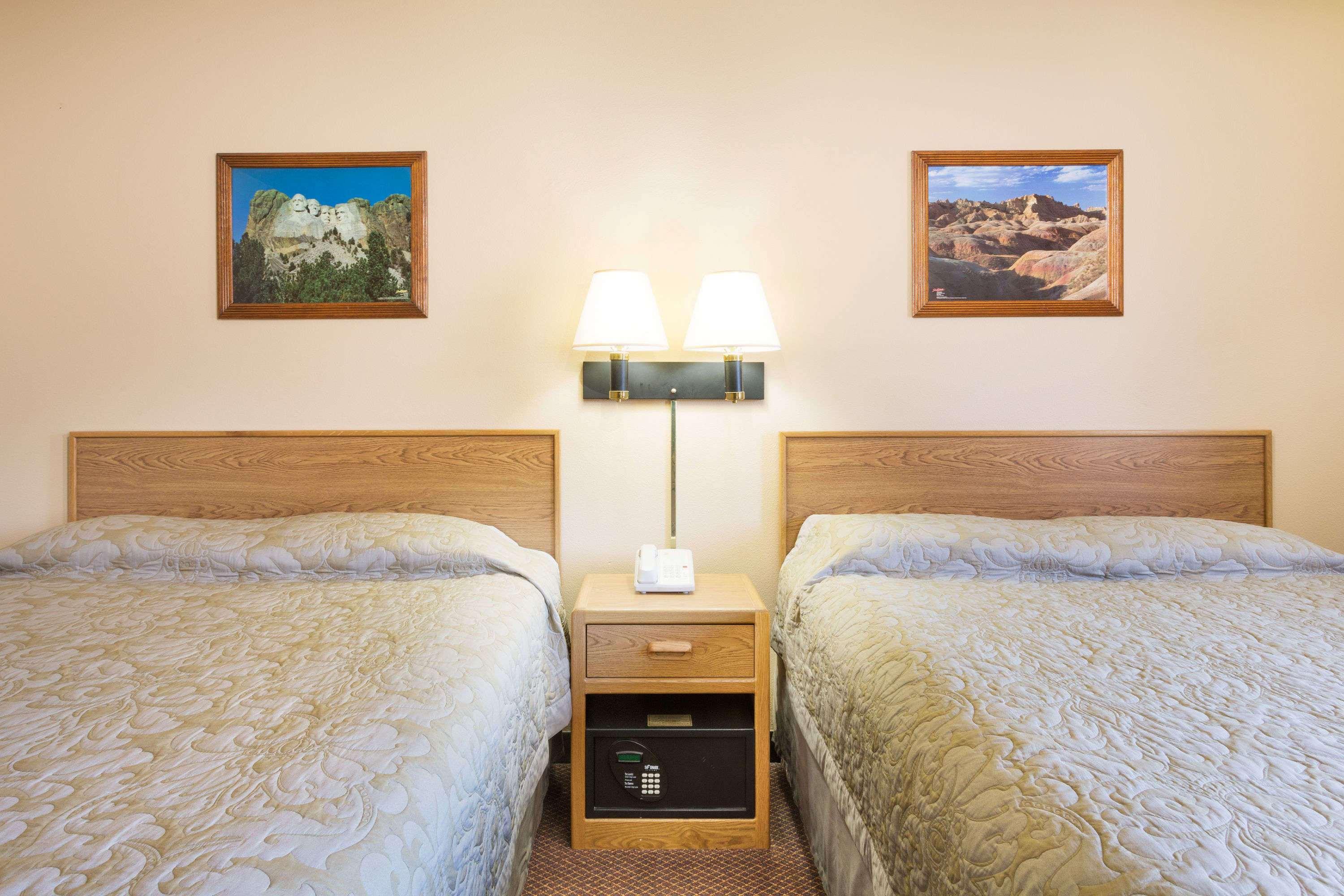 Super 8 by Wyndham Hot Springs — photo 4