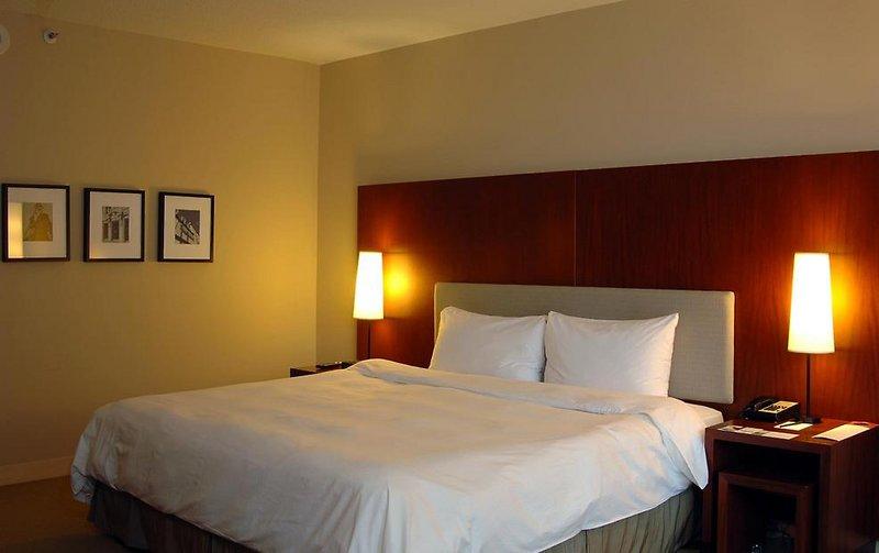 Hilton Toronto — photo 4