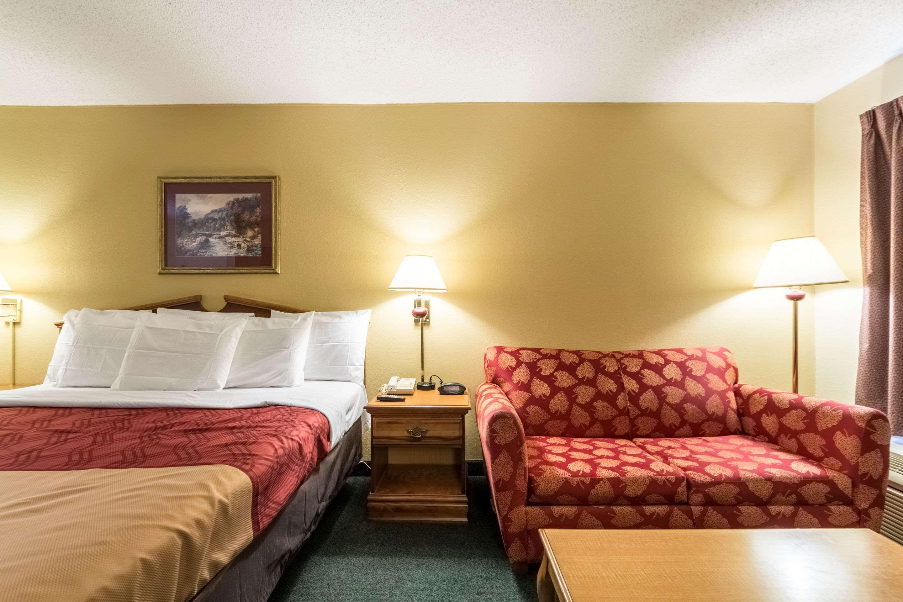 Econo Lodge Fayetteville — photo 4