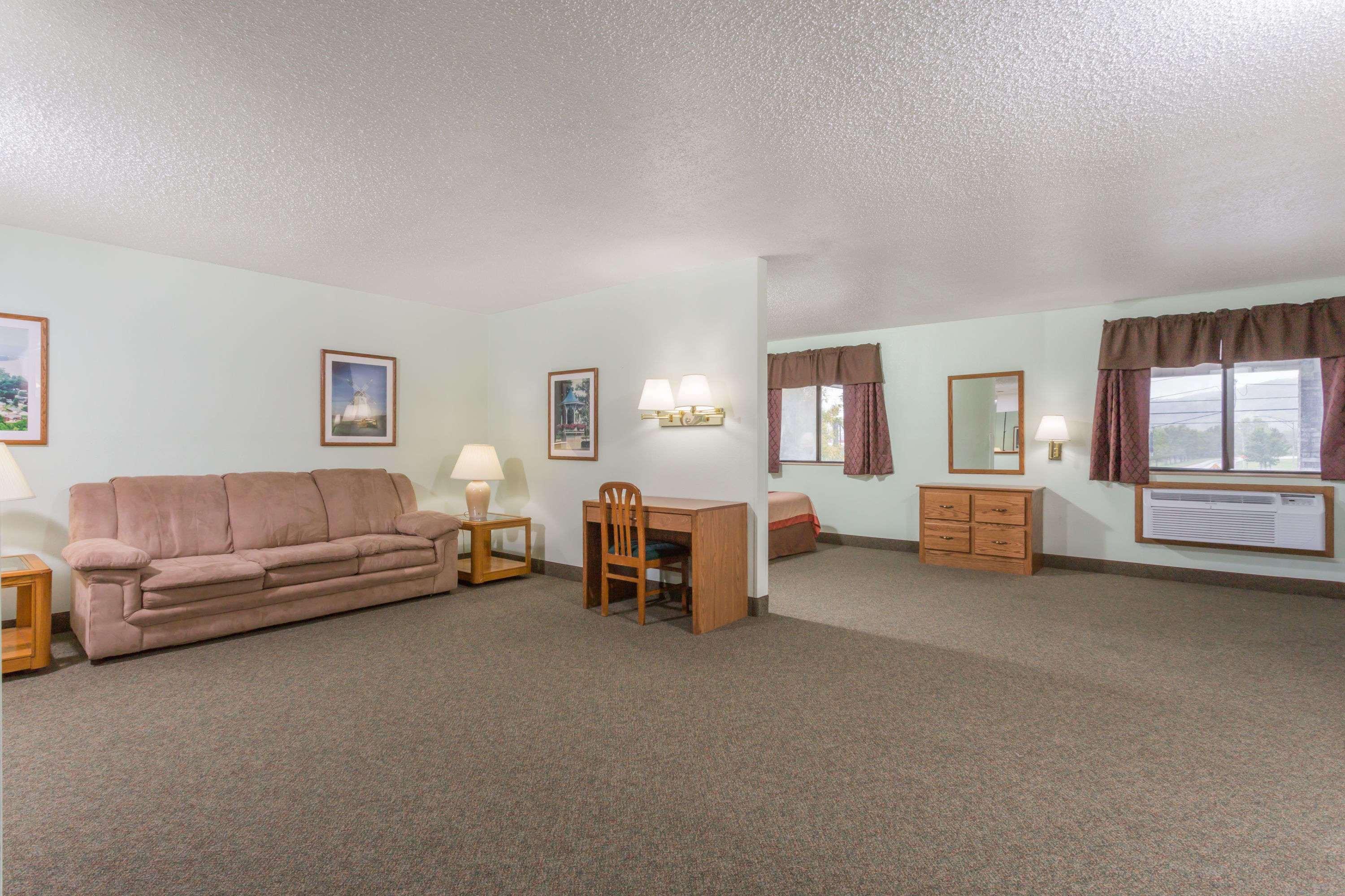 Super 8 by Wyndham Gallipolis Pt Pleasant Area — photo 5