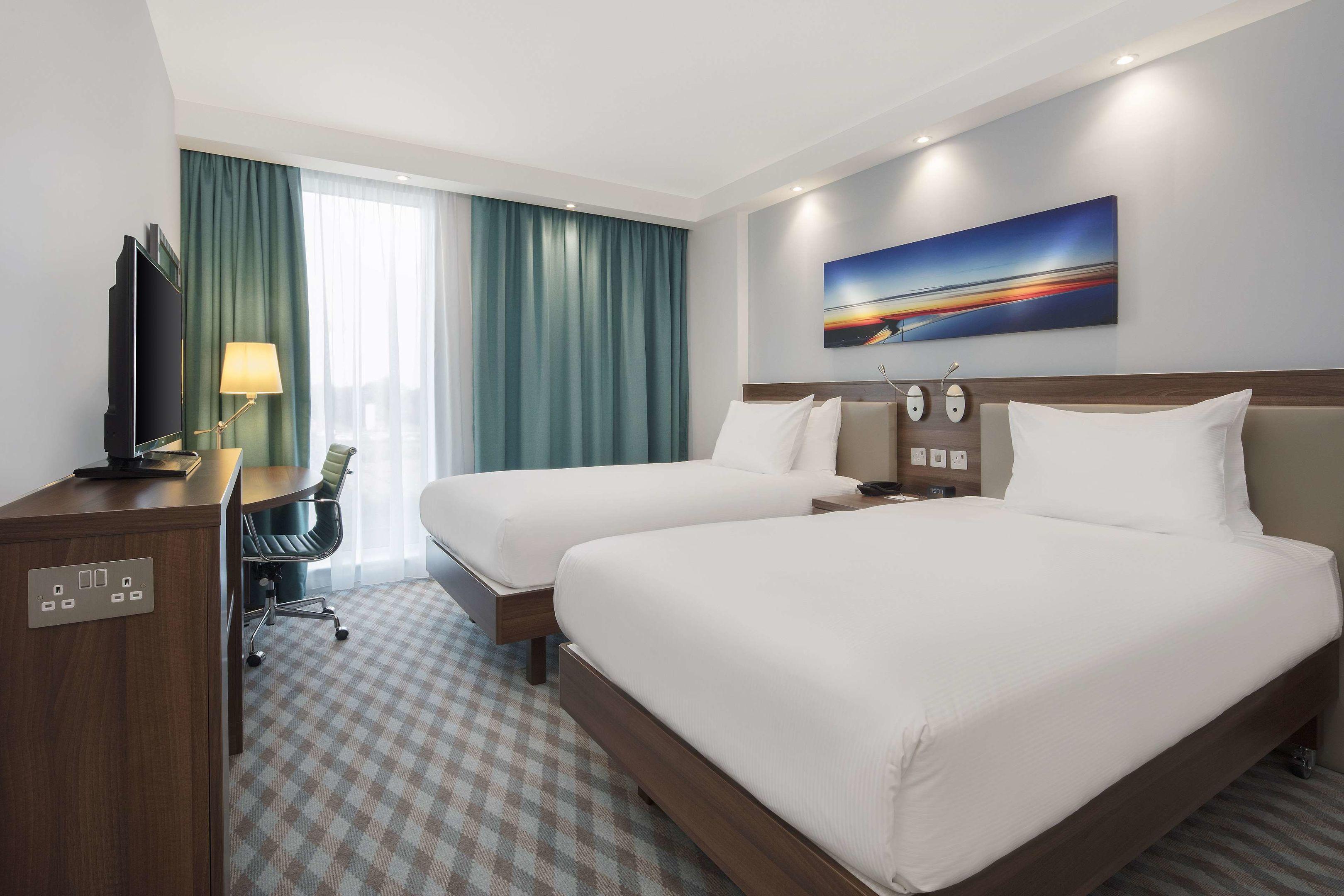 Hampton by Hilton London Stansted Airport — photo 4