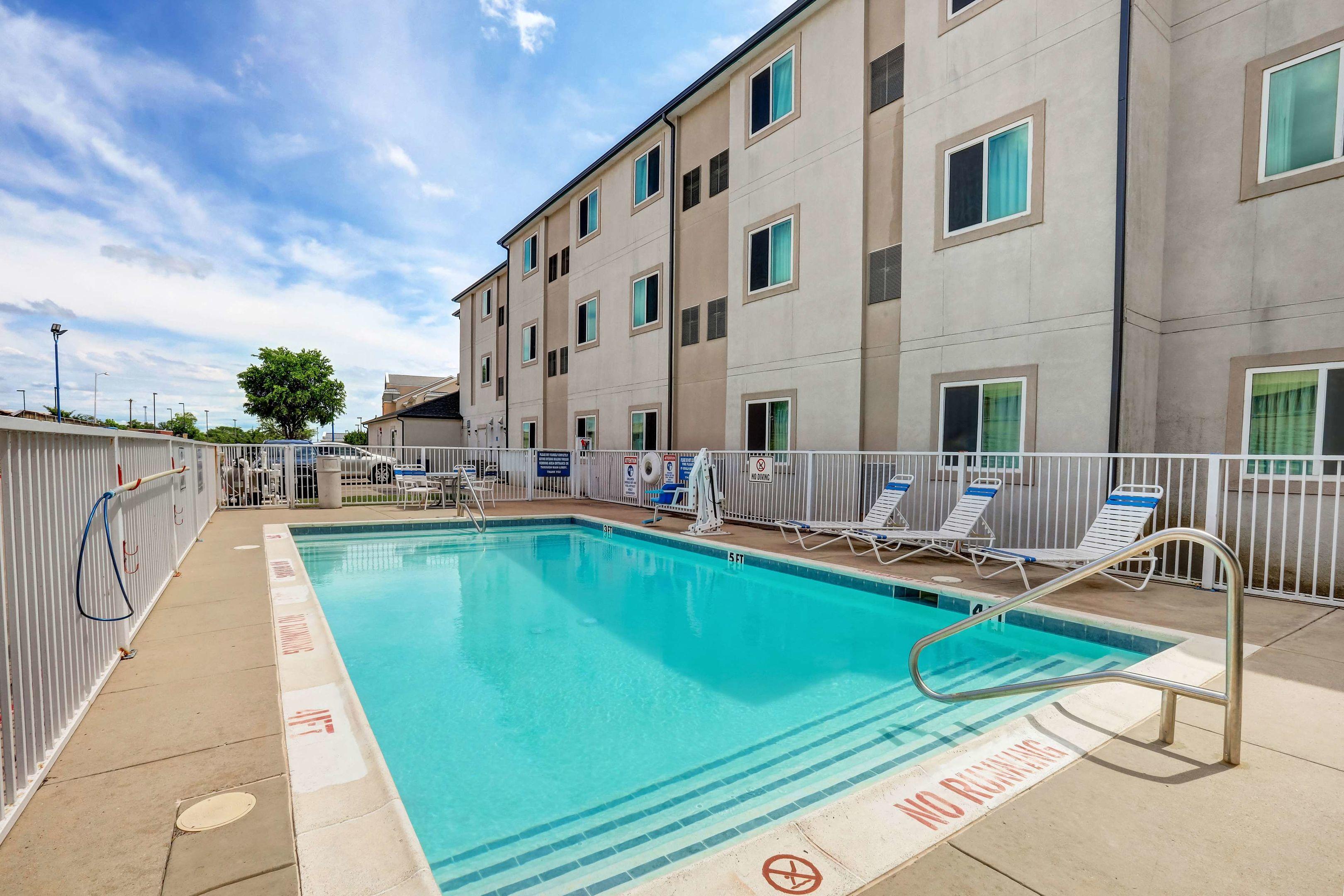 Motel 6 Weatherford — photo 4