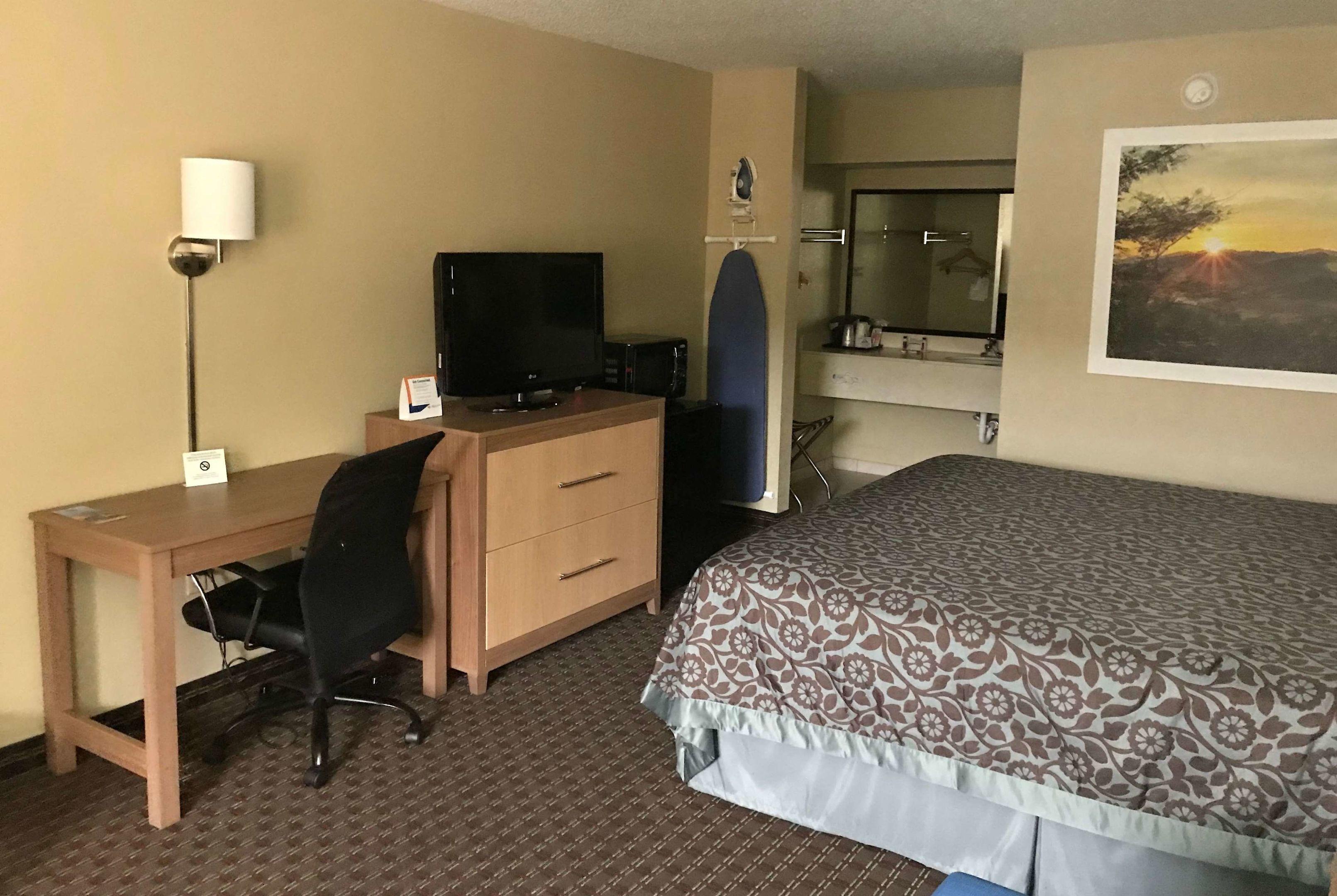 Days Inn by Wyndham Lexington — photo 4