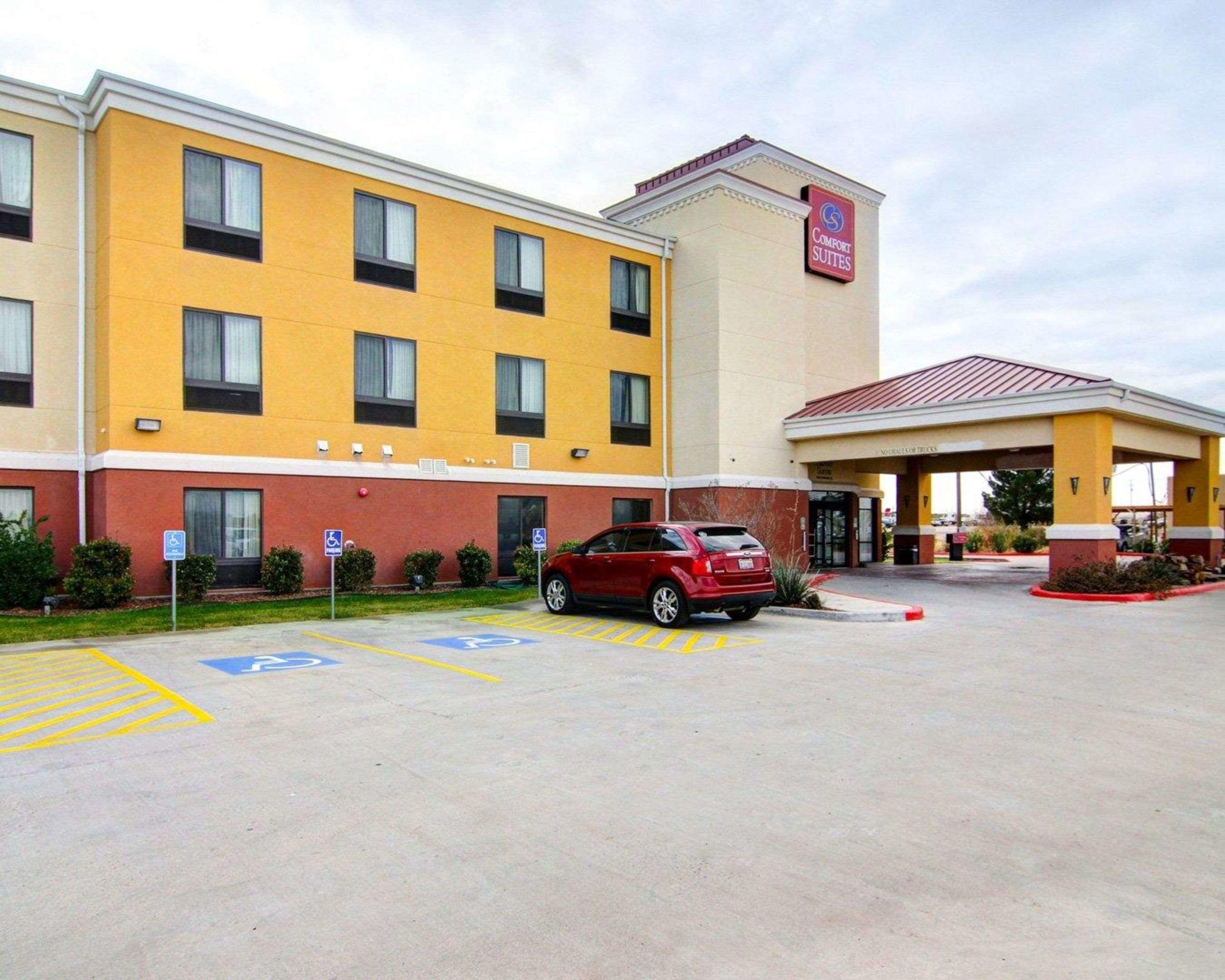 Comfort Suites — photo 4