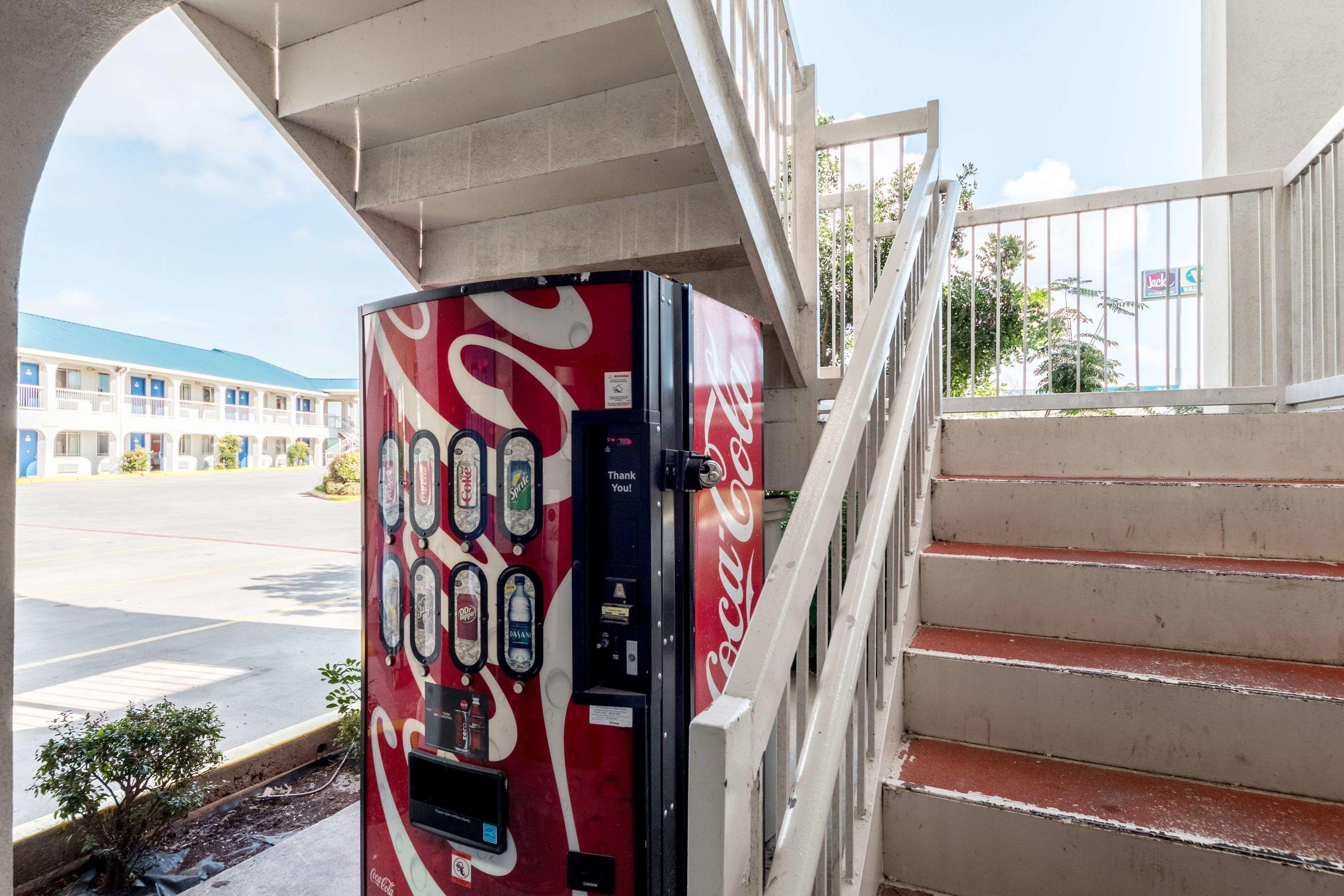 Motel 6 Seguin Tx — photo 4