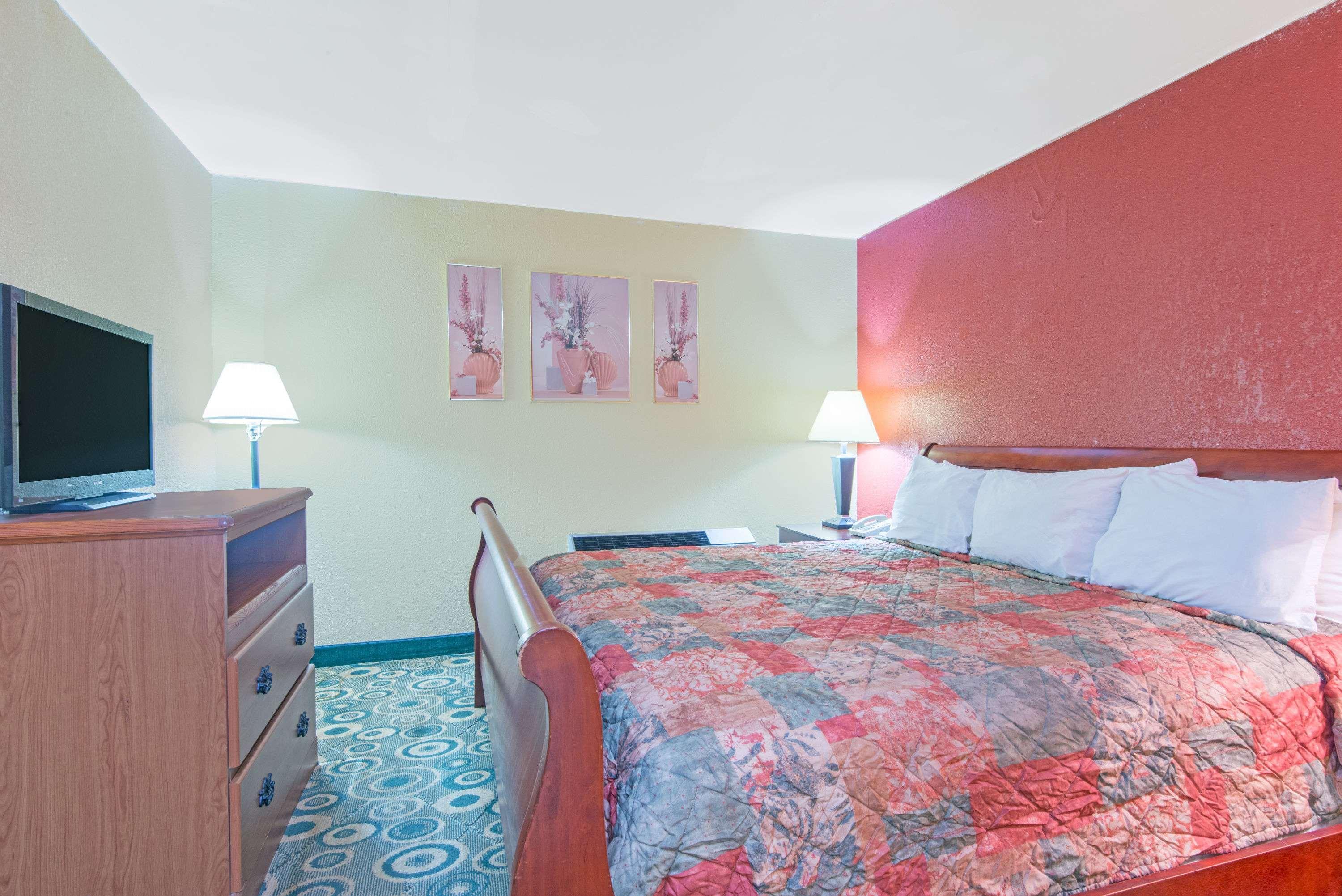 Days Inn by Wyndham Opelika — photo 5