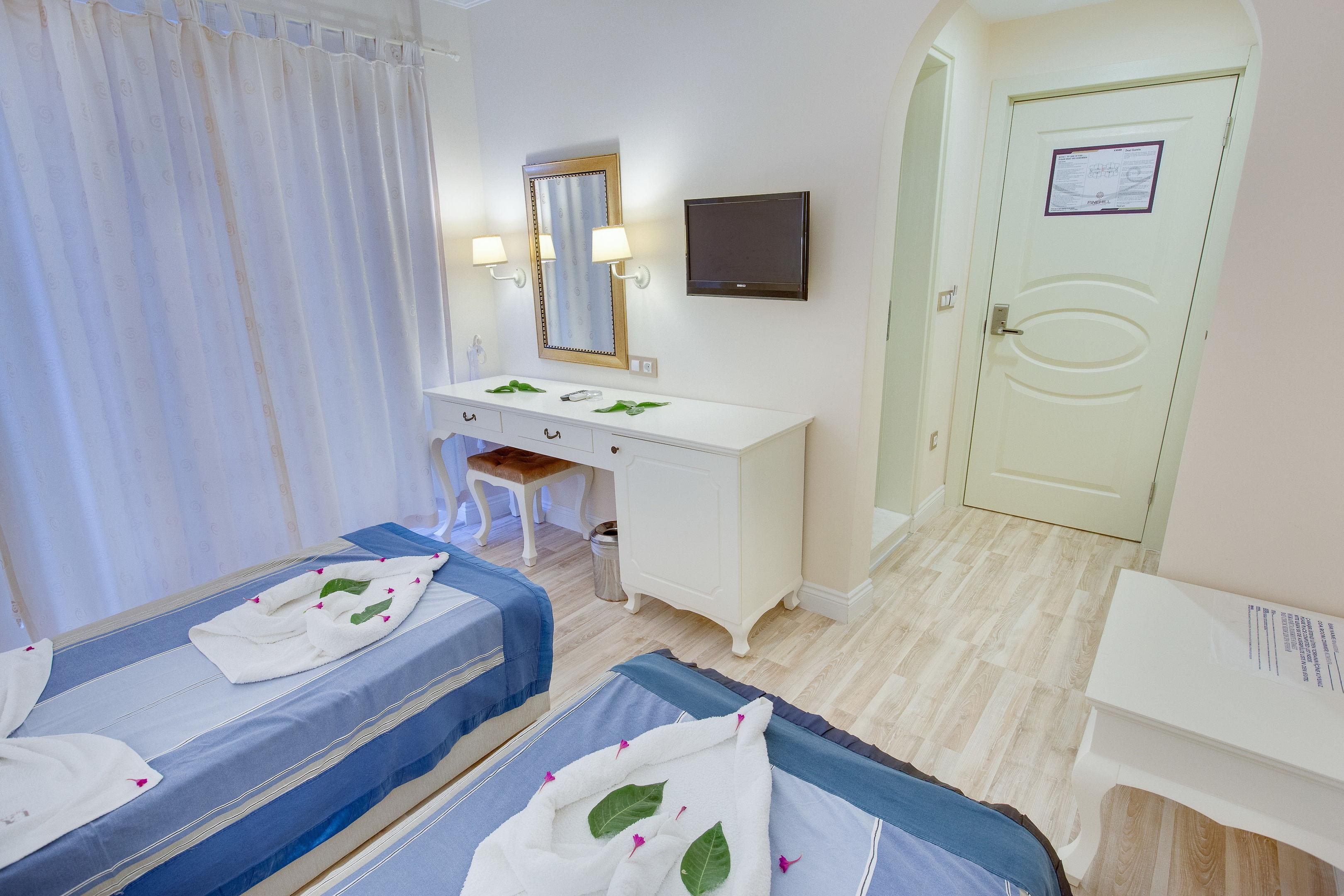 The Pinehill Hotel & Suites — photo 4