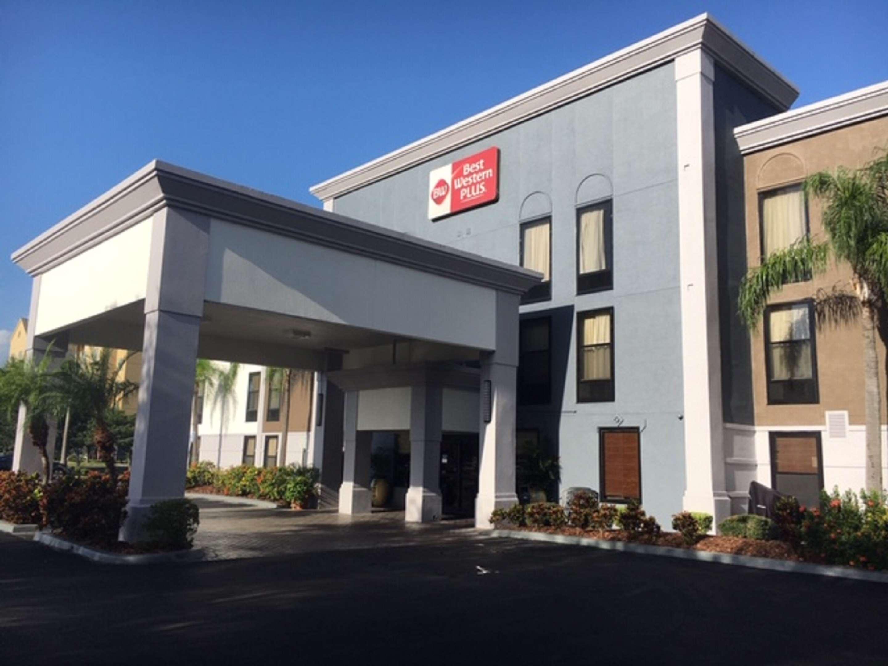 Best Western Plus Universal Inn — photo 4