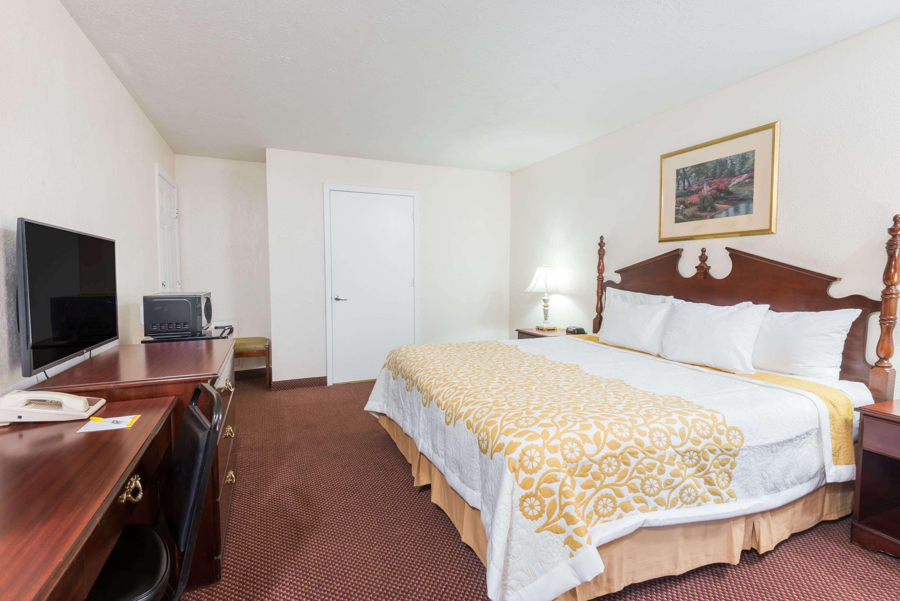 Days Inn Amherst — photo 5