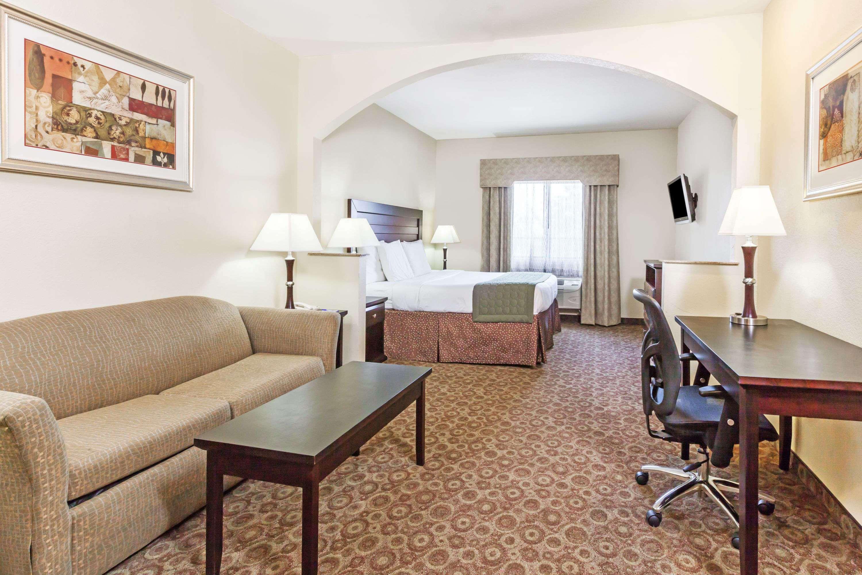 Baymont Inn & Suites Tyler — photo 4