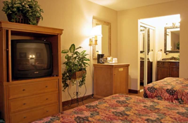 Best Western Plus Landing View Inn & Suites — photo 3