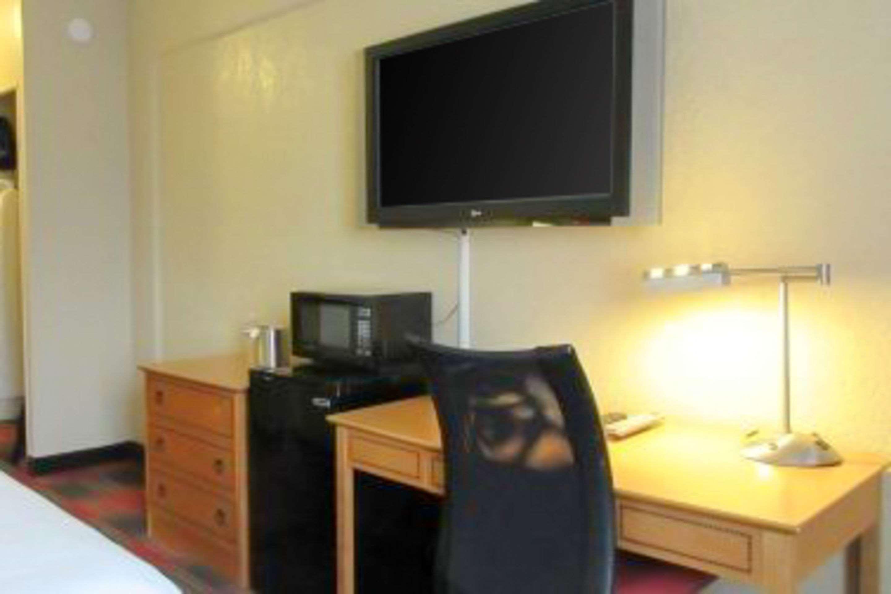 Quality Inn And Suites Airport — photo 4