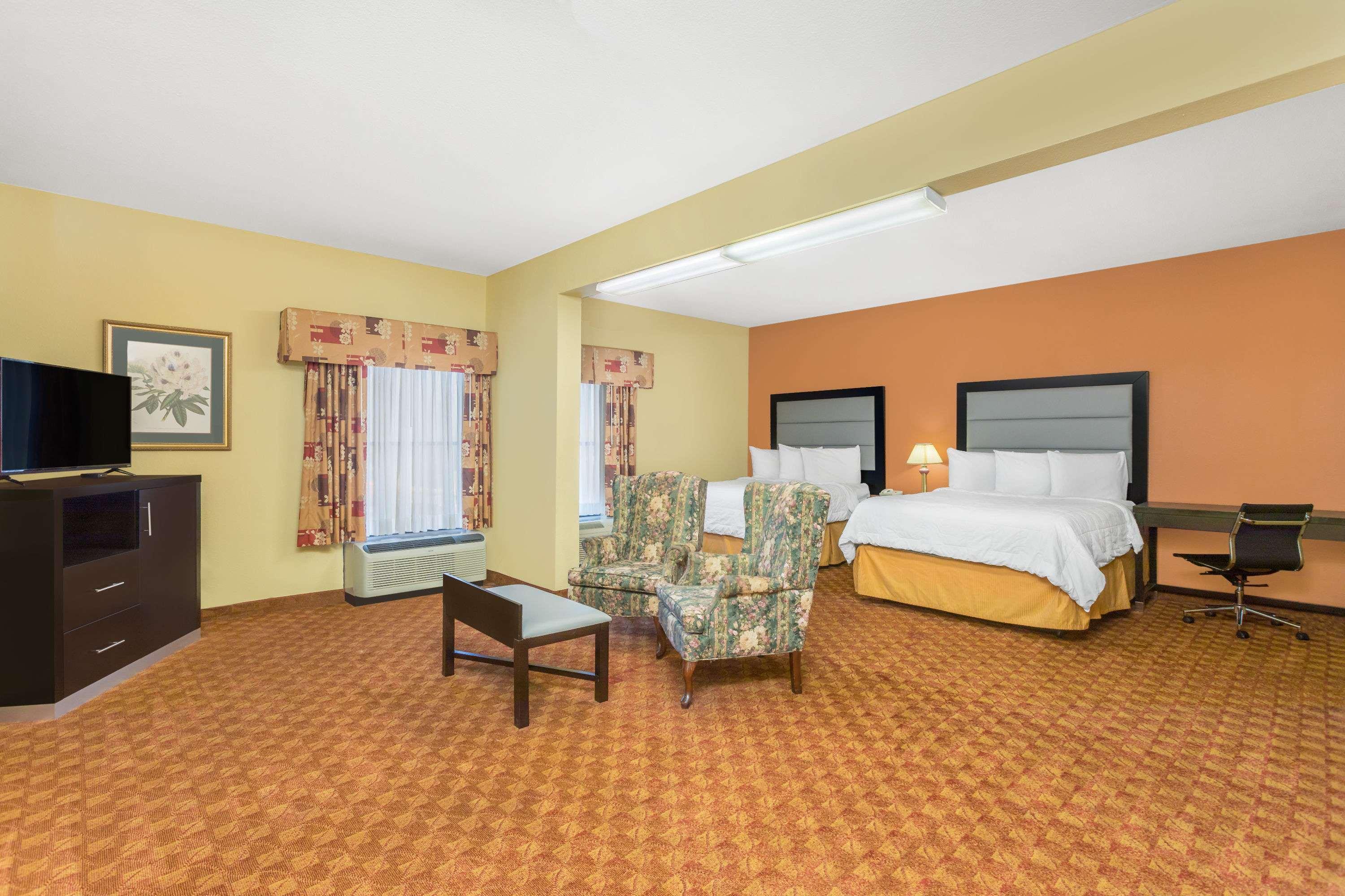 Baymont Inn & Suites Fayetteville — photo 4