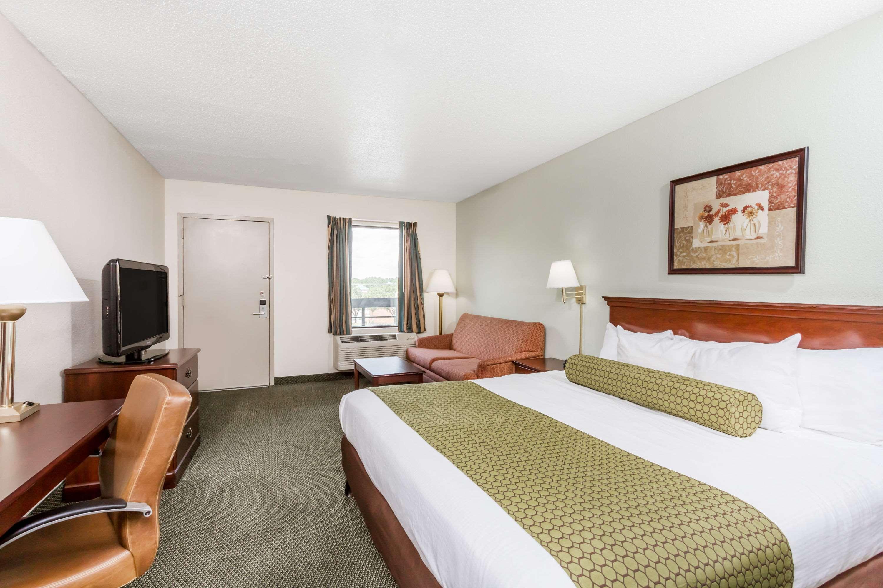 Days Inn Raleigh Glenwood-Crabtree — photo 4