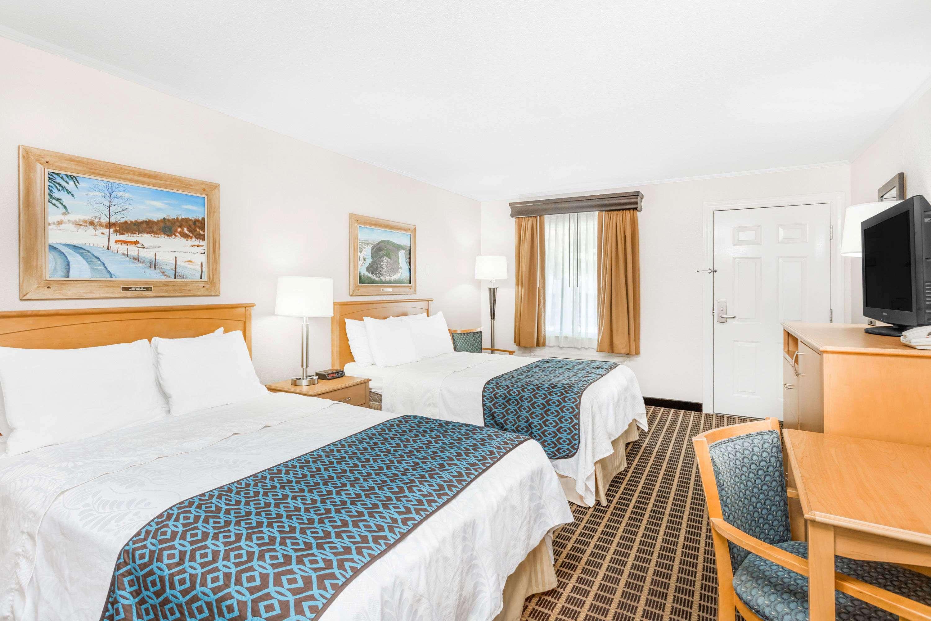 Days Inn by Wyndham West Jefferson — photo 4