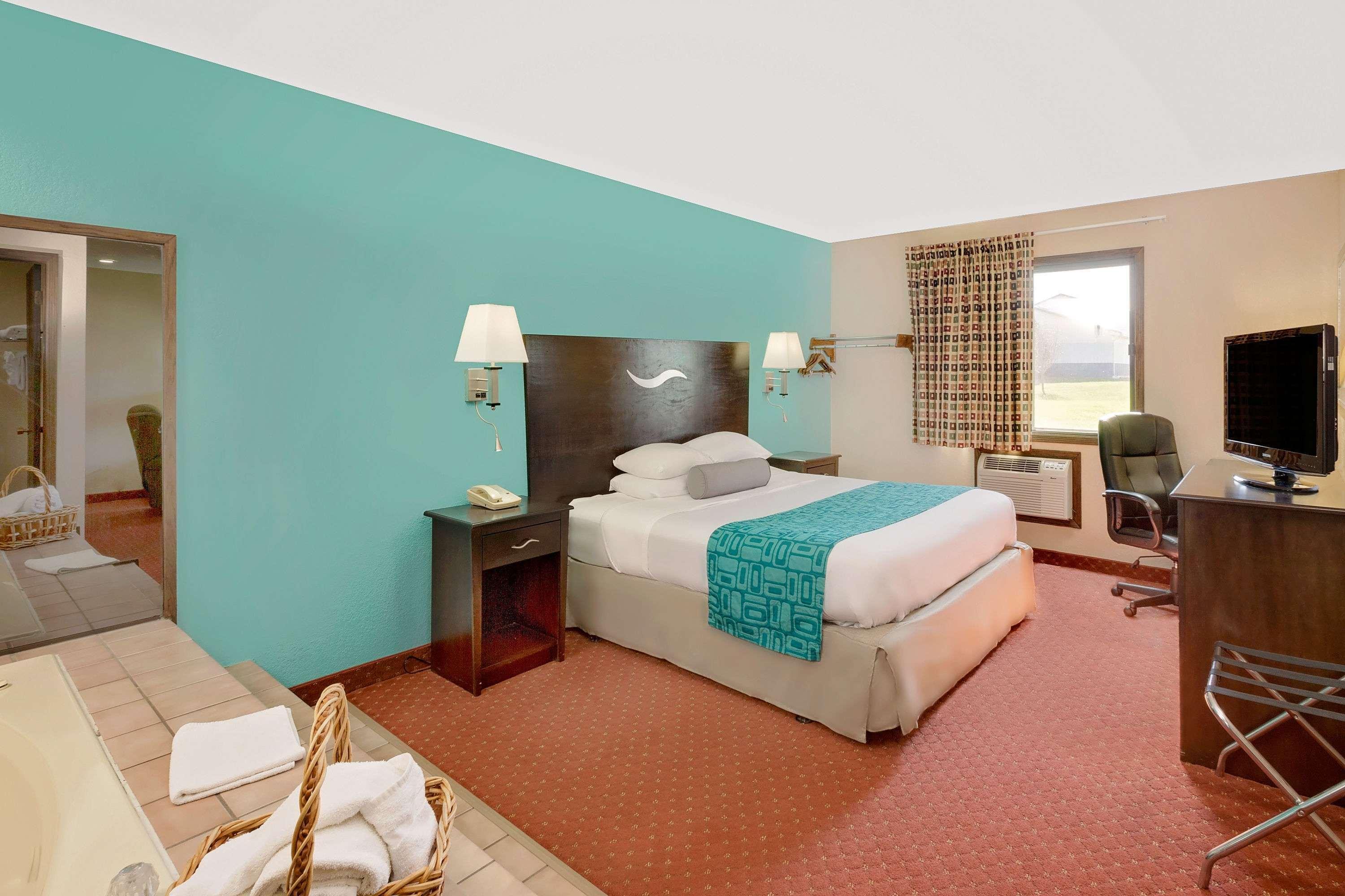 Howard Johnson by Wyndham Waterloo/Cedar Falls — photo 5