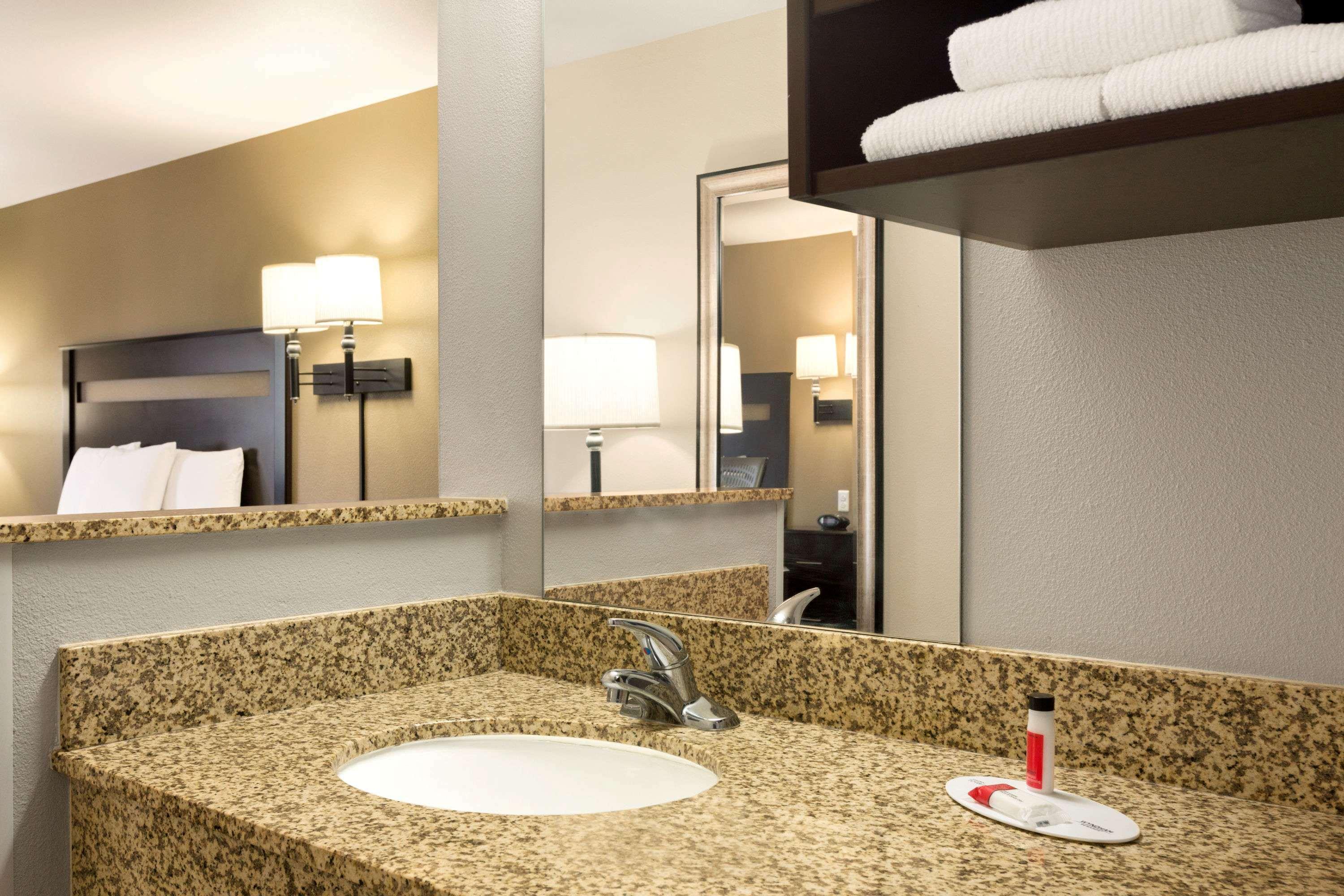 Travelodge by Wyndham Santa Teresa — photo 4