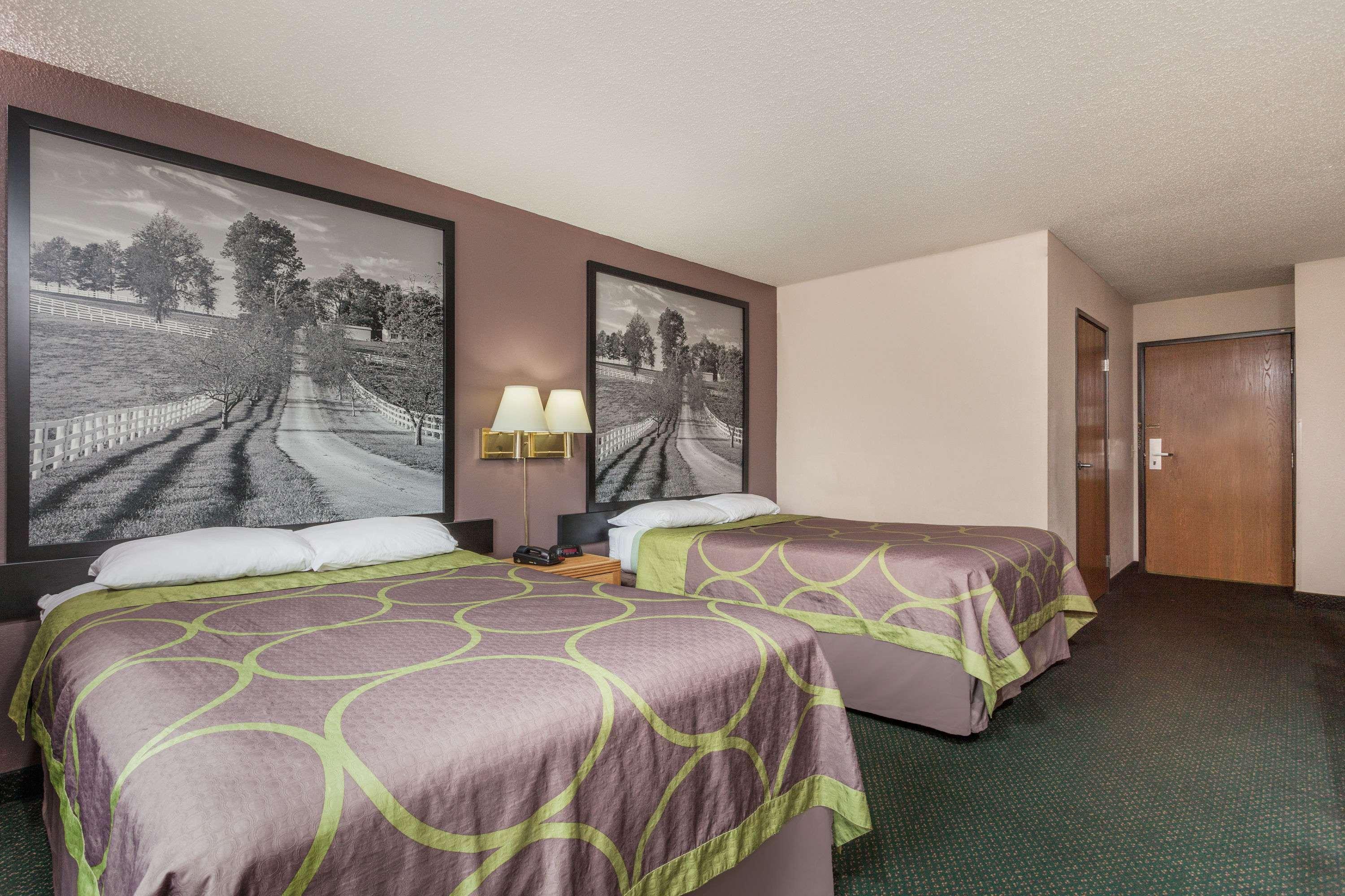 Super 8 by Wyndham Carrollton — photo 4