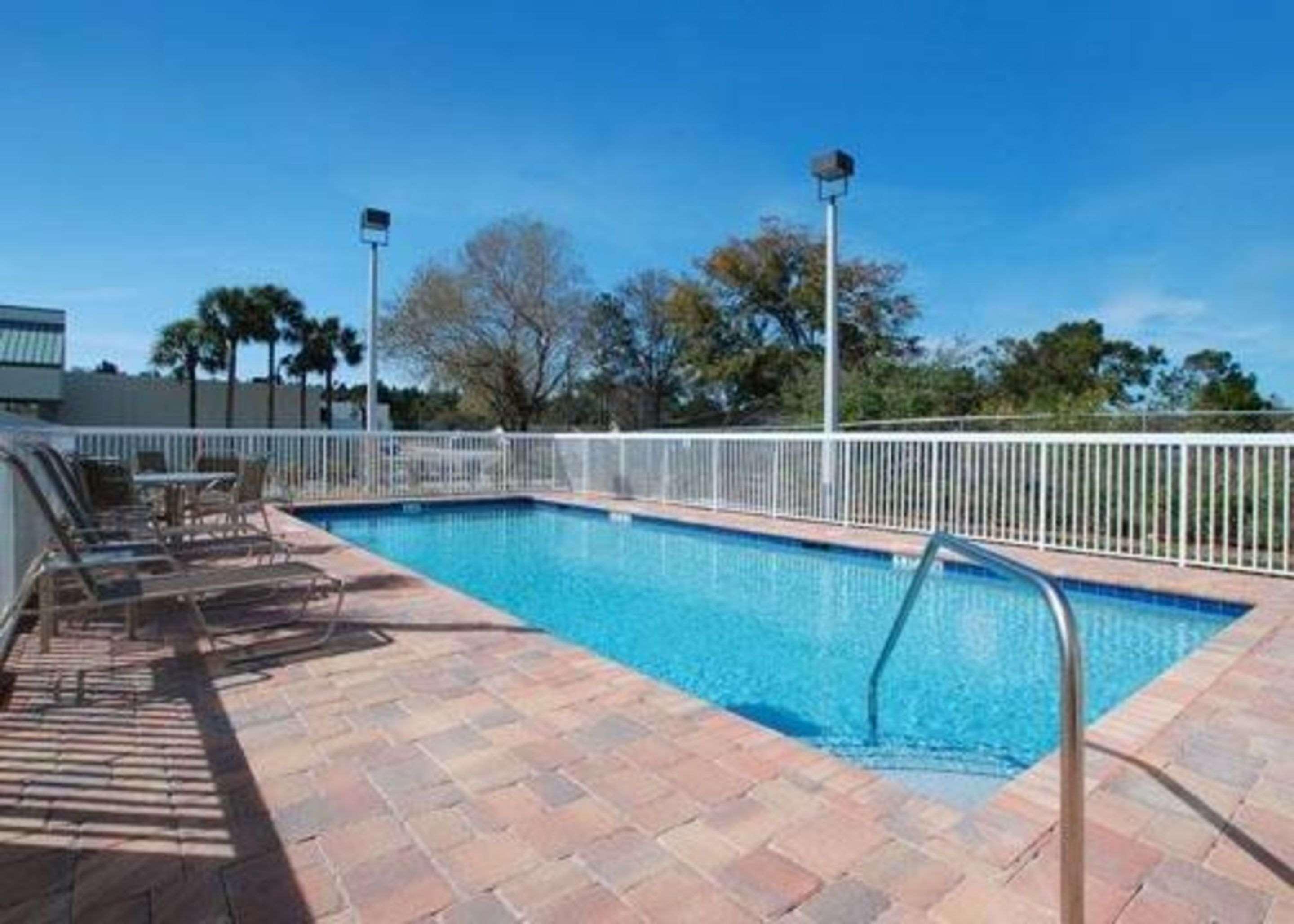 Comfort Suites Palm Bay - Melbourne — photo 4