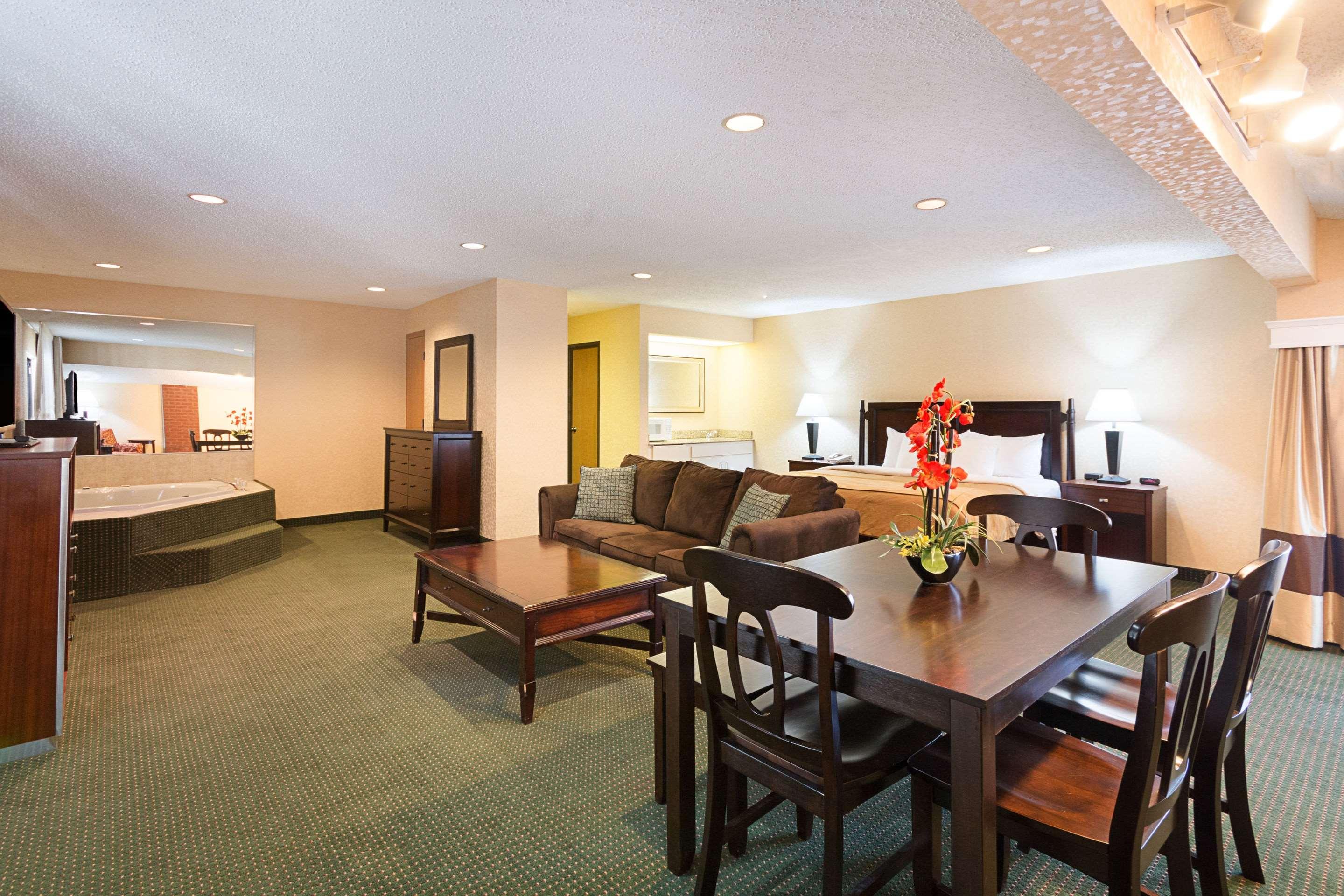 Quality Inn Parkersburg North-Vienna — photo 5
