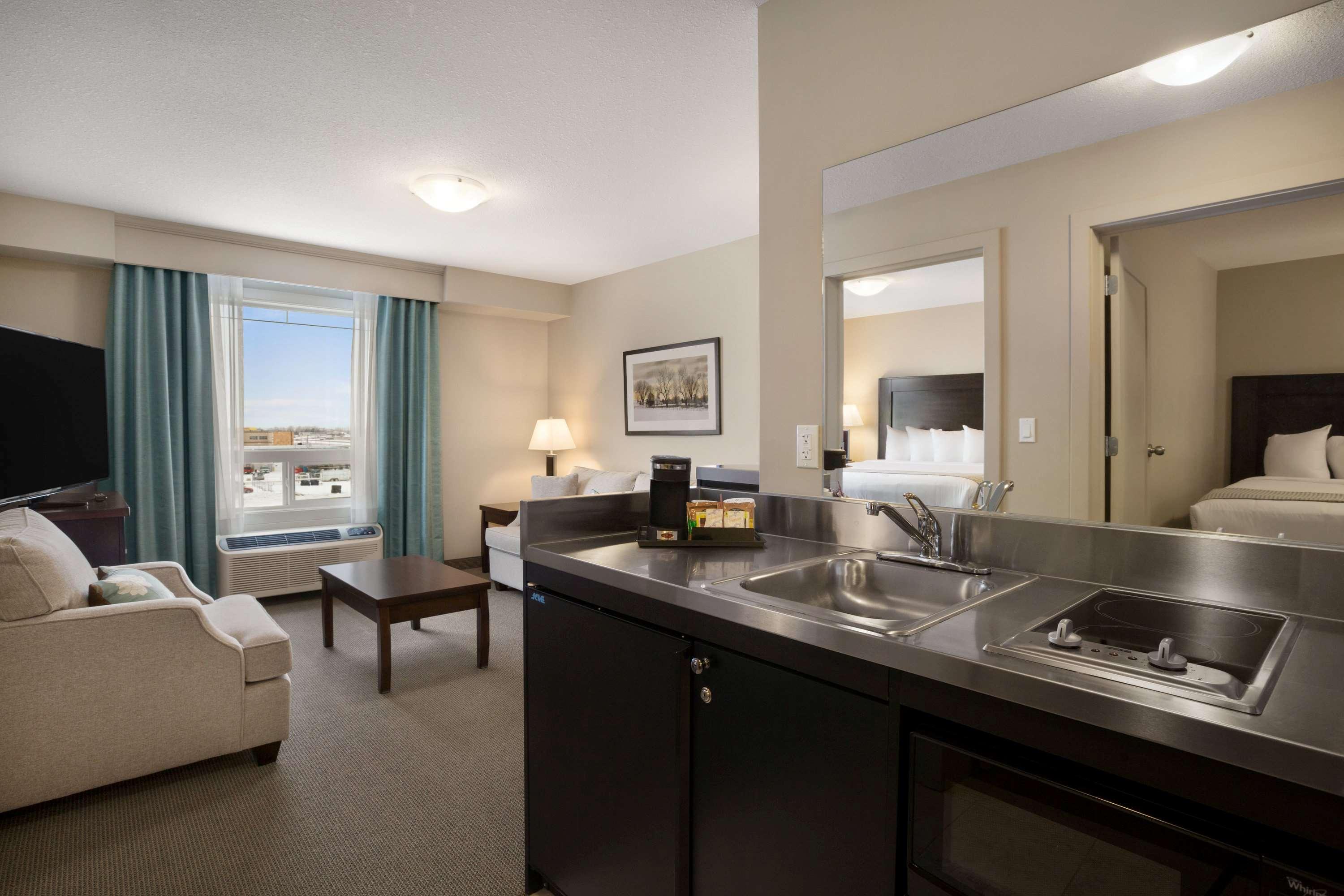 Ramada by Wyndham Emerald Park/Regina East — photo 4