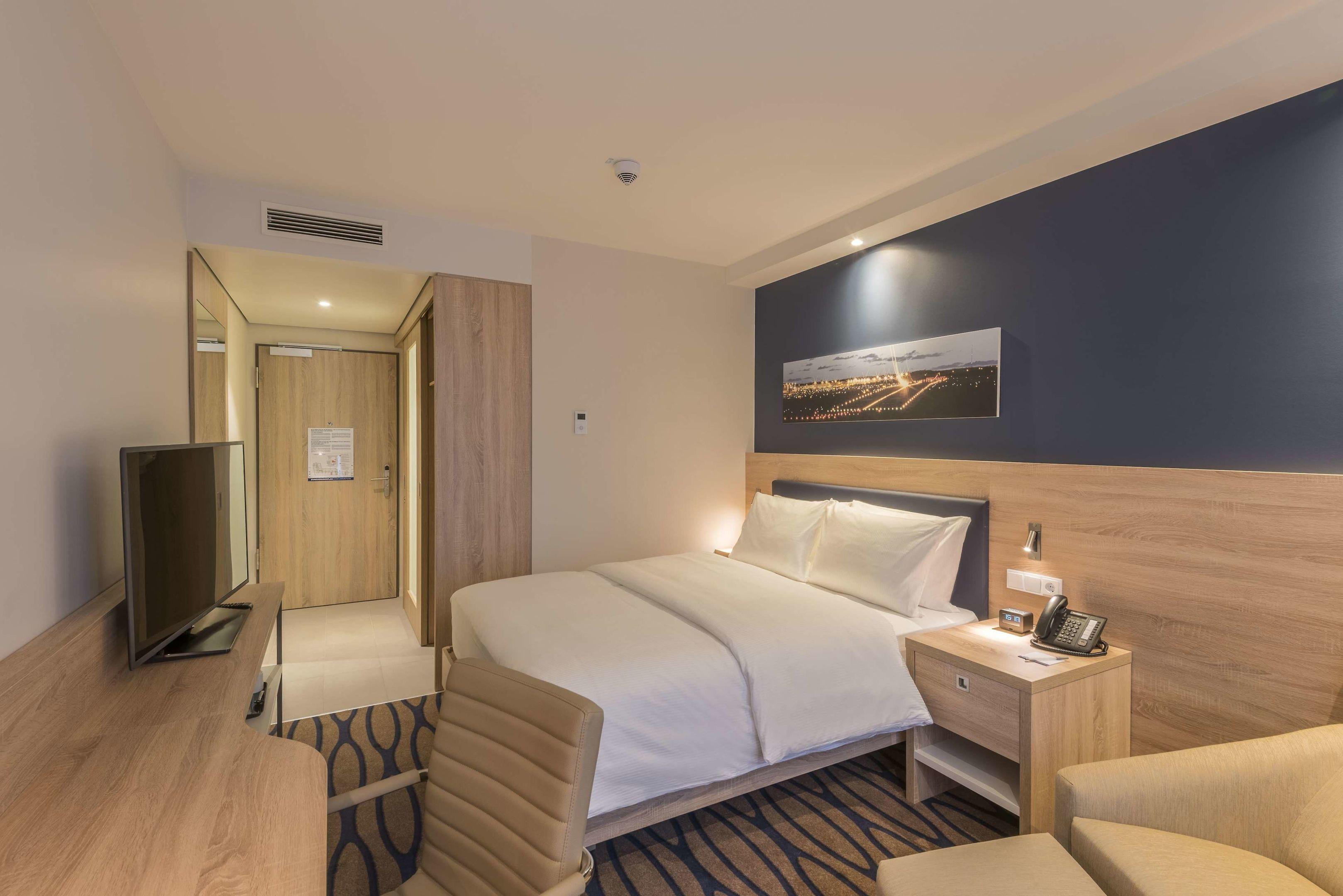 Hampton by Hilton Frankfurt Airport — photo 5