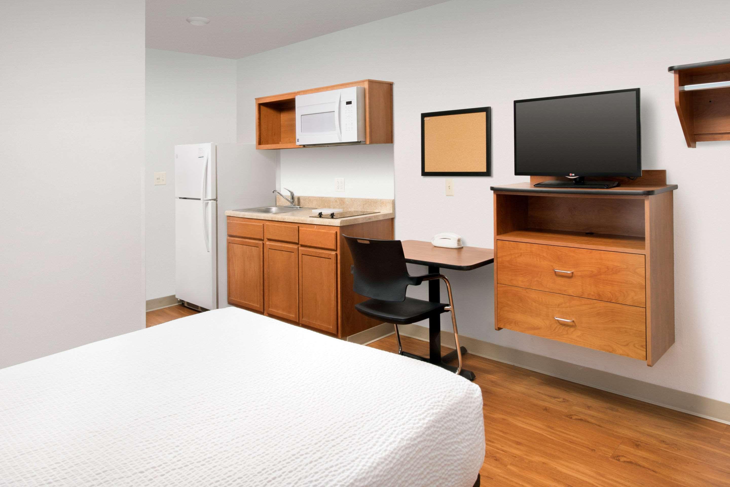WoodSpring Suites Cleveland Airport — photo 5
