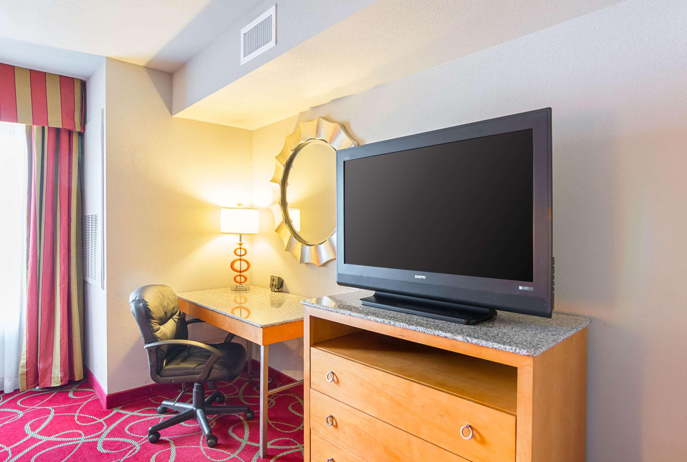 Comfort Suites at Virginia Center Commons — photo 3