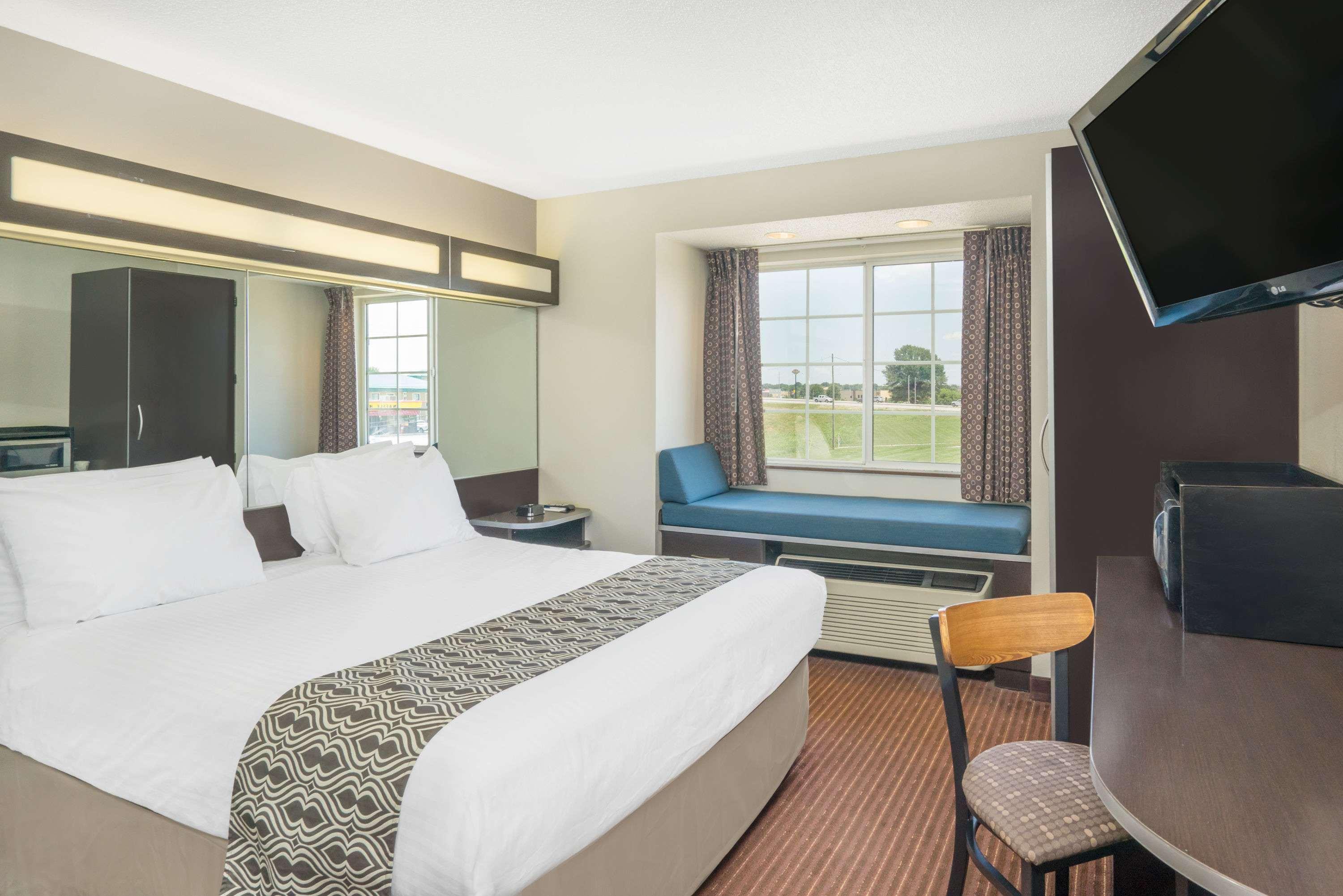 Microtel Inn & Suites by Wyndham Bowling Green — photo 3
