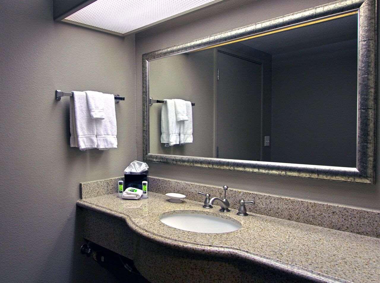 Executive Inn & Suites — photo 3