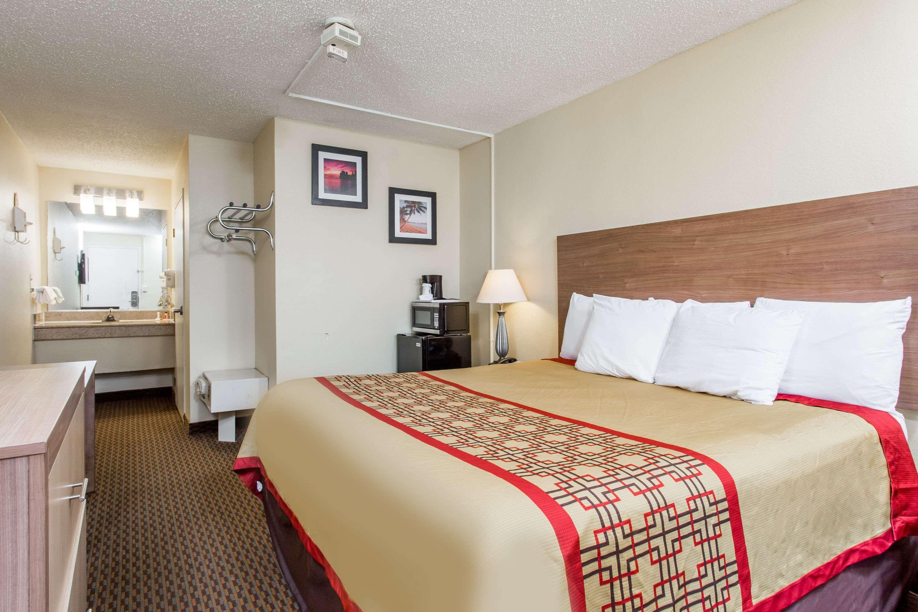 Days Inn Norfolk Airport Hotel — photo 5