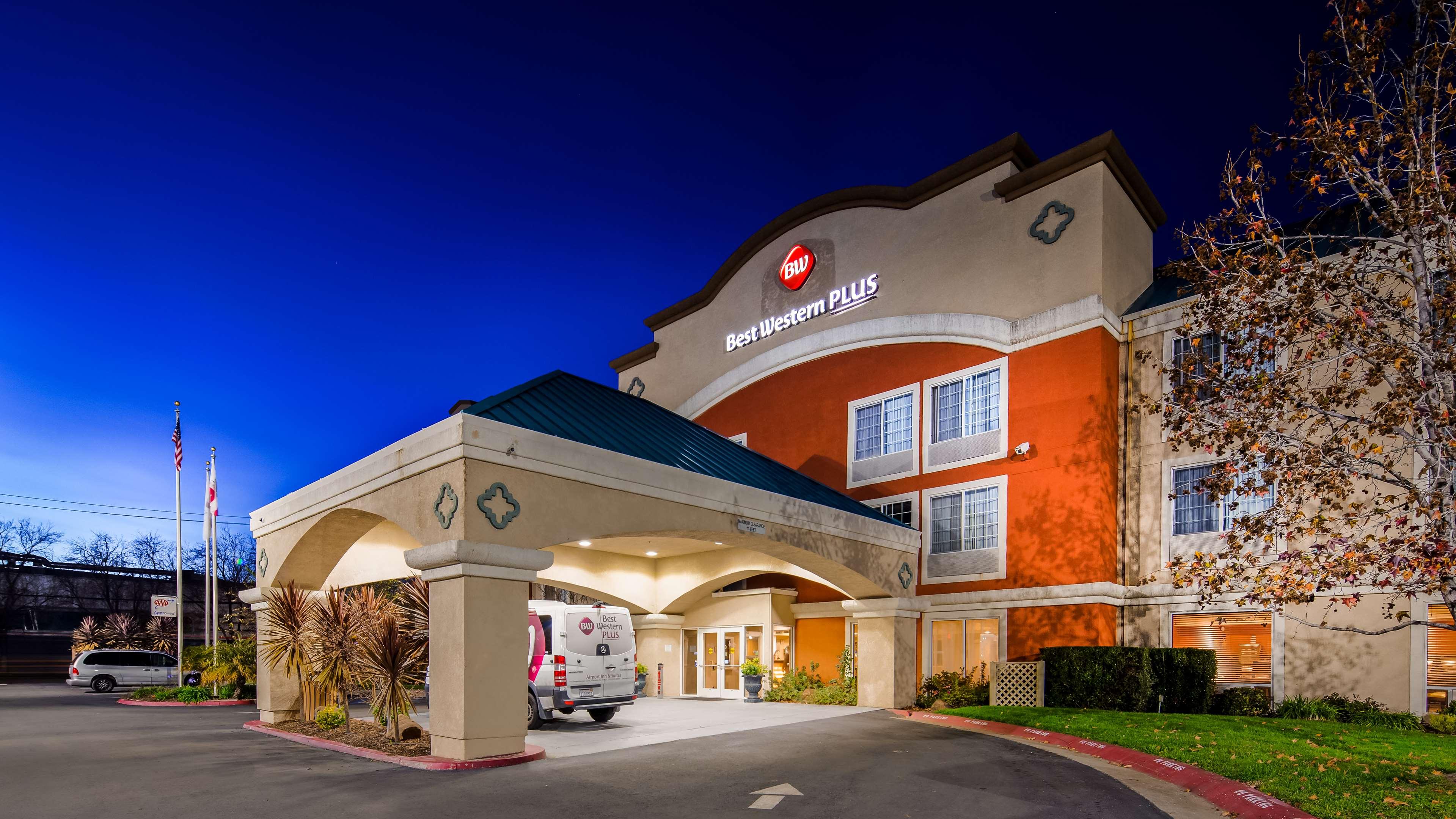 Best Western Plus Airport Inn & Suites — photo 5