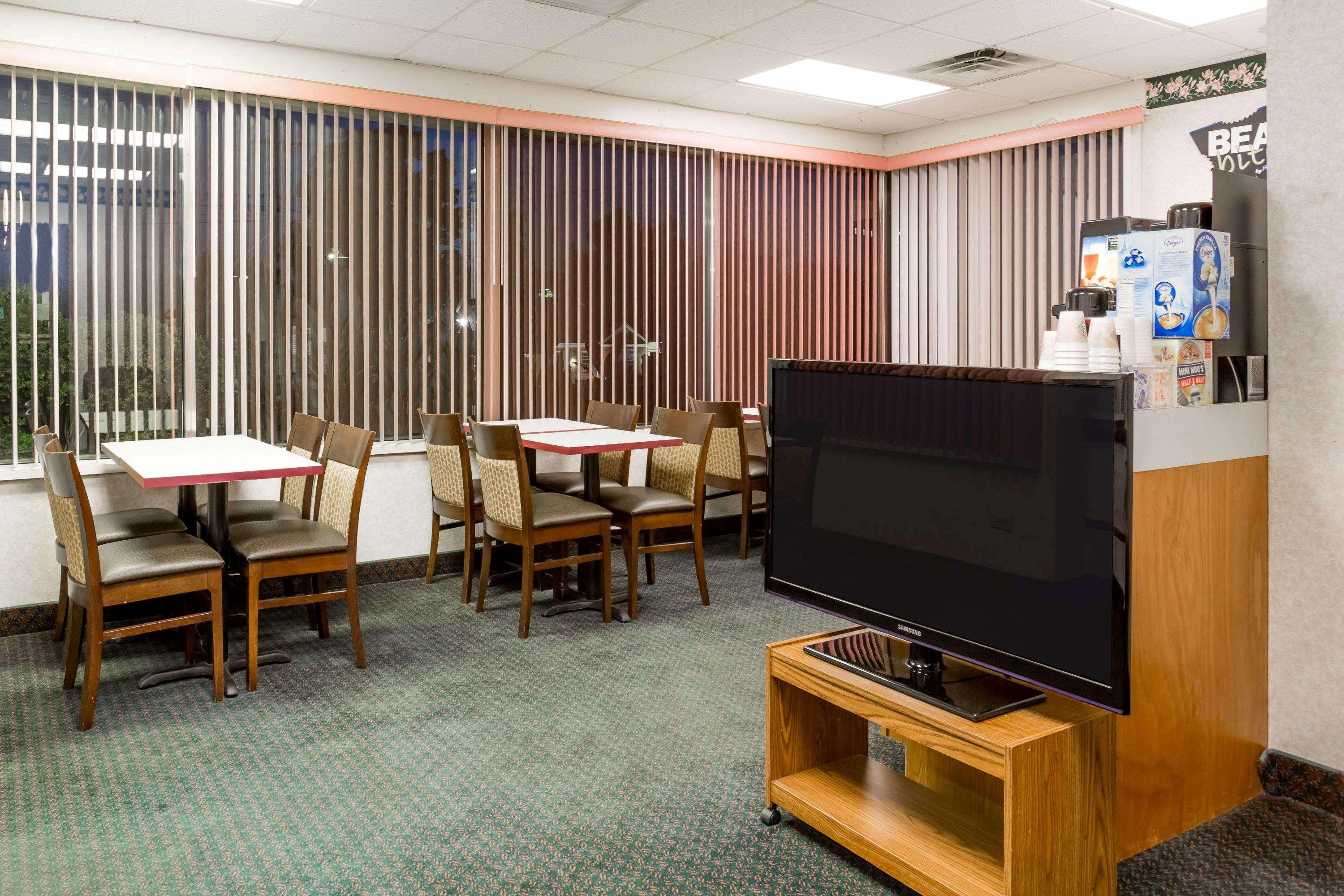 Travelodge Ridgeway Martinsville Area — photo 4