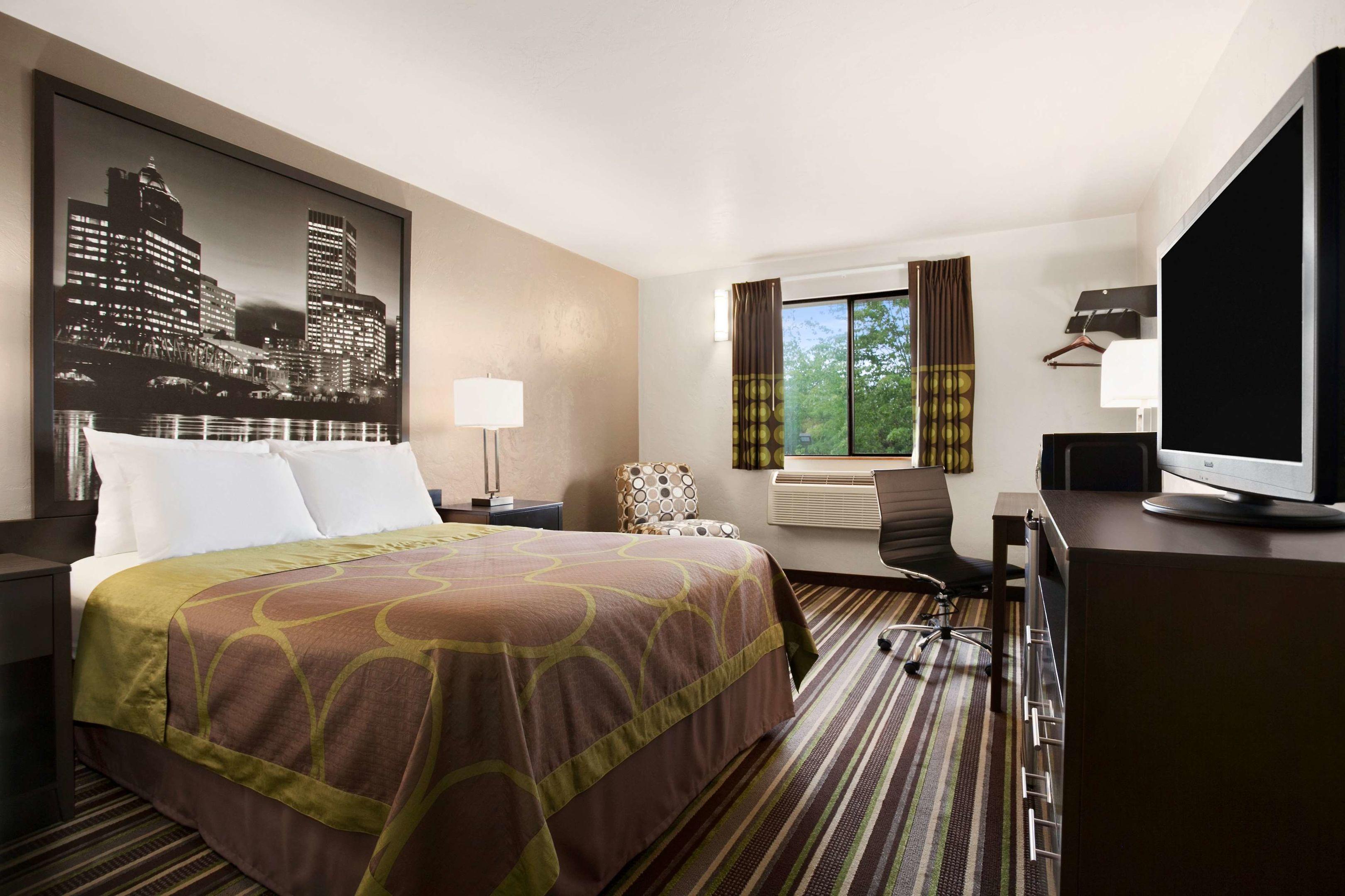 Super 8 By Wyndham Portland Airport — photo 4
