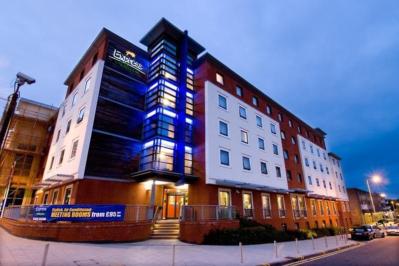 Holiday Inn Express Stevenage — photo 4