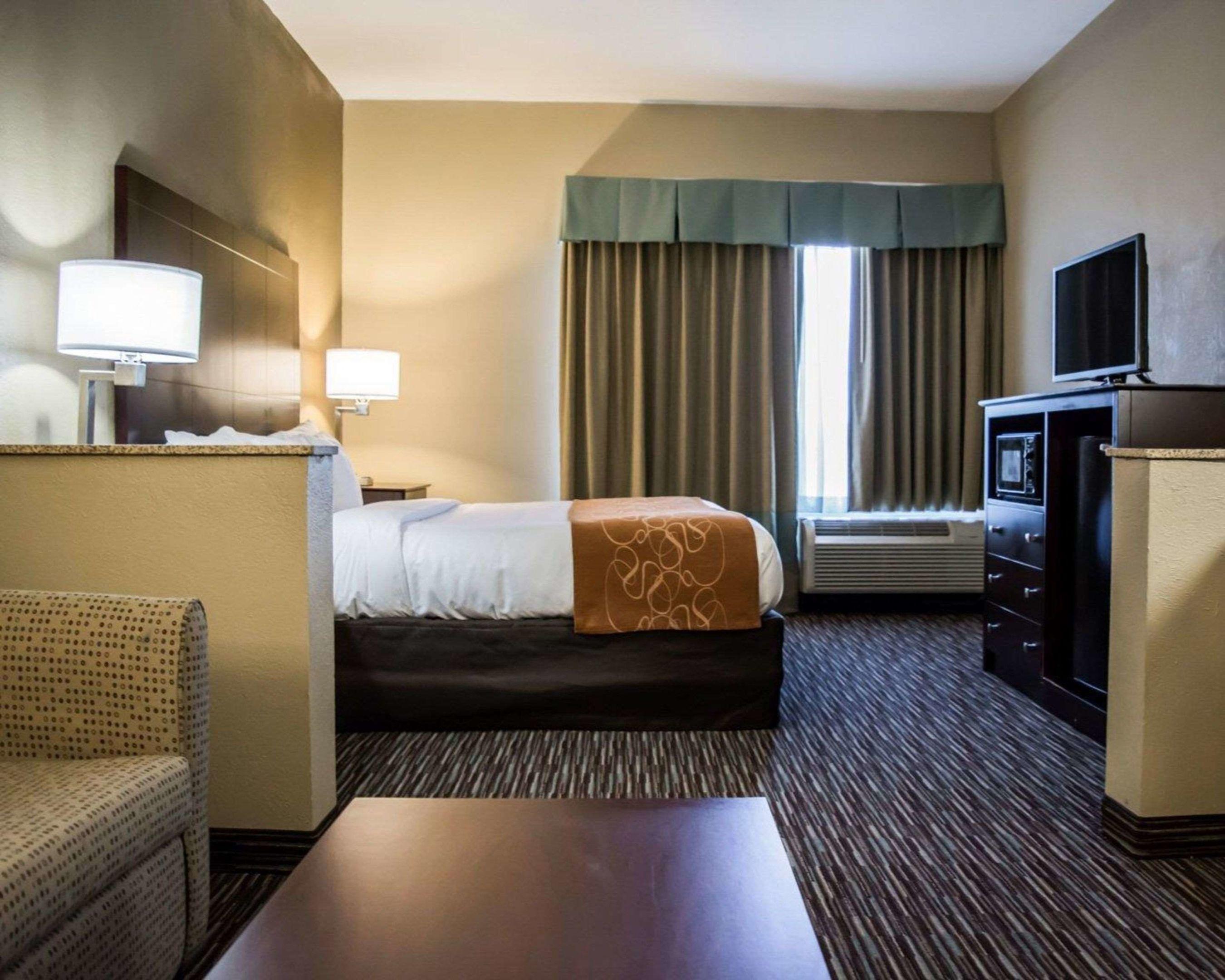 Comfort Suites Clearwater Bay — photo 3