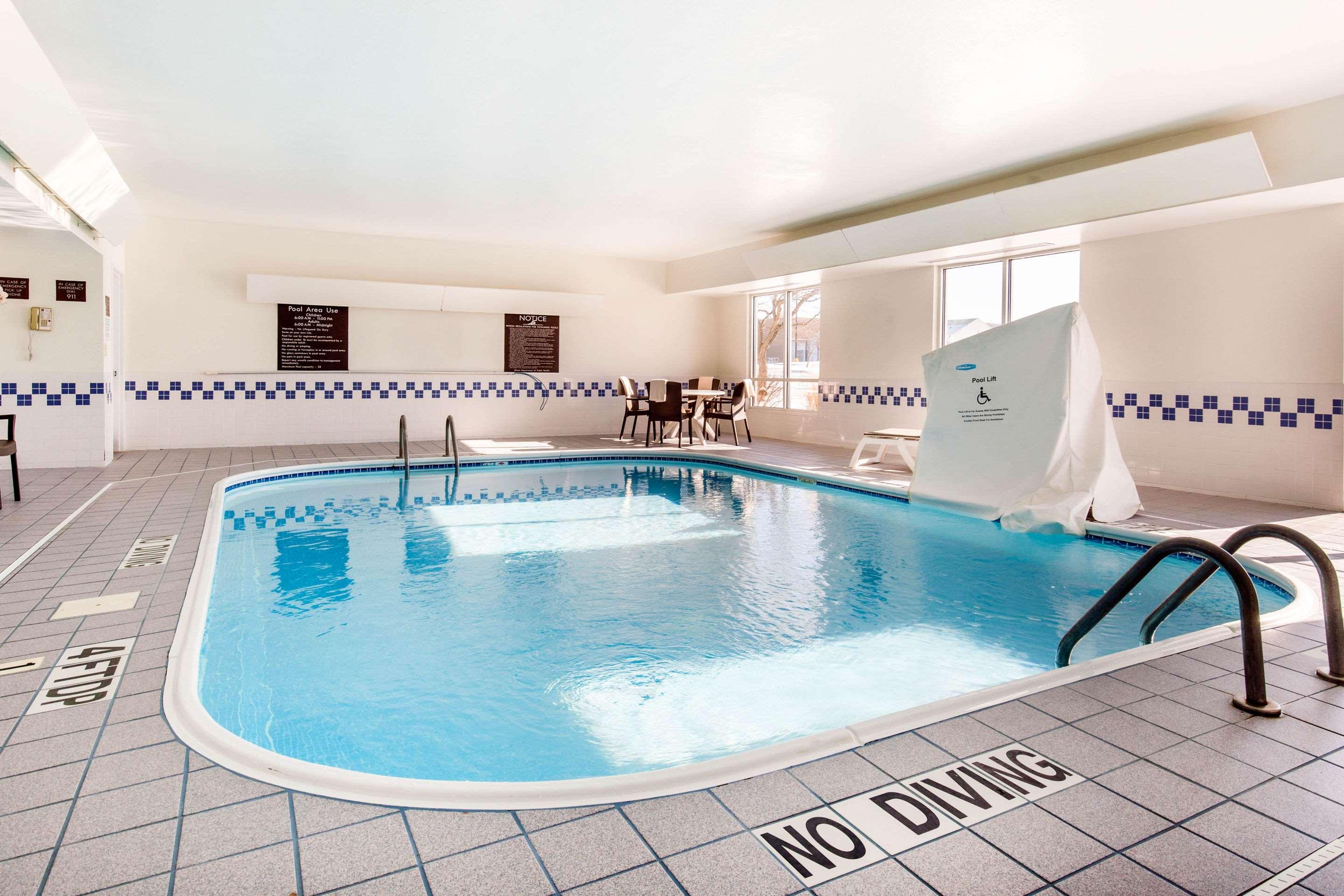 Comfort Suites Normal — photo 4