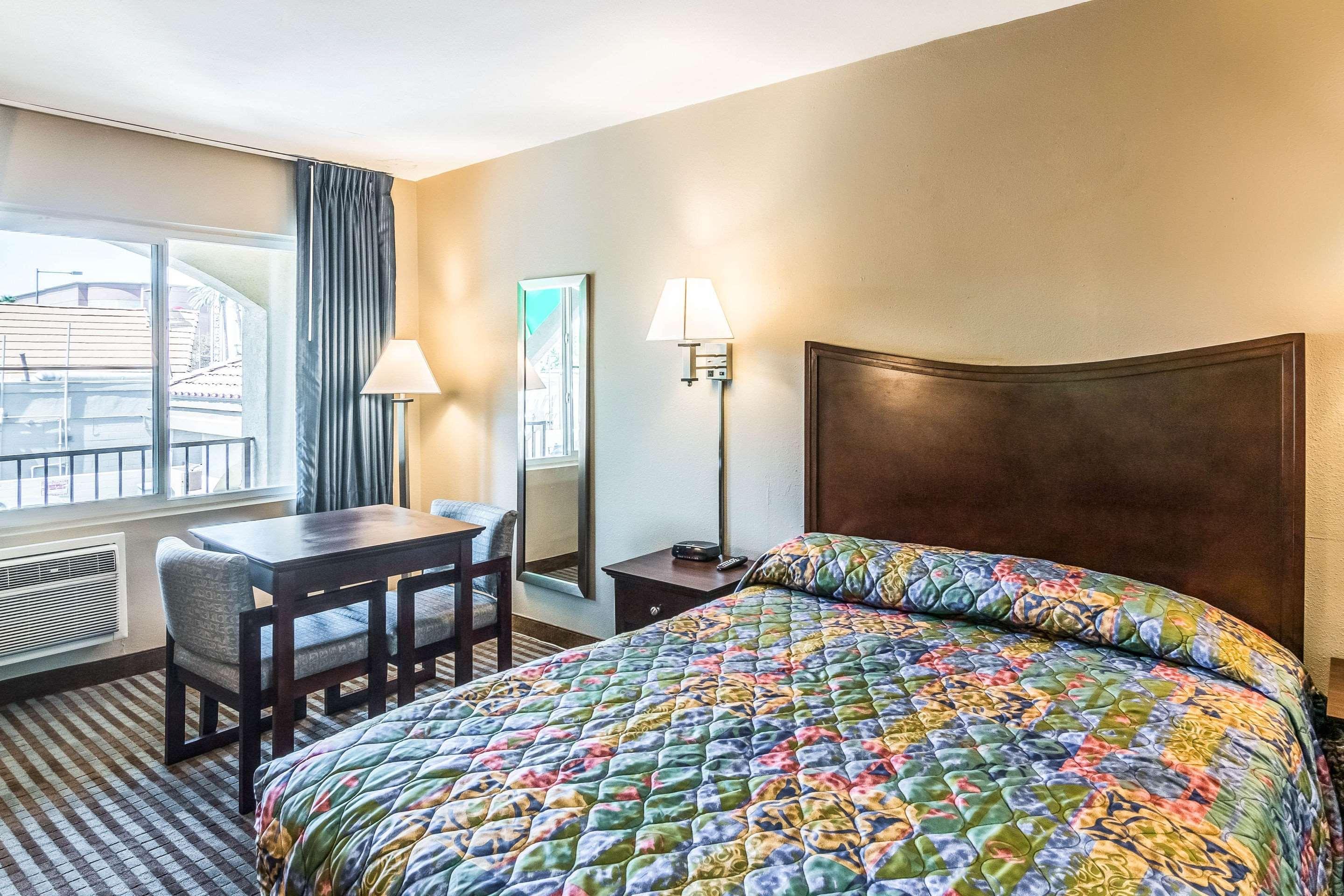 Rodeway Inn Regalodge — photo 5