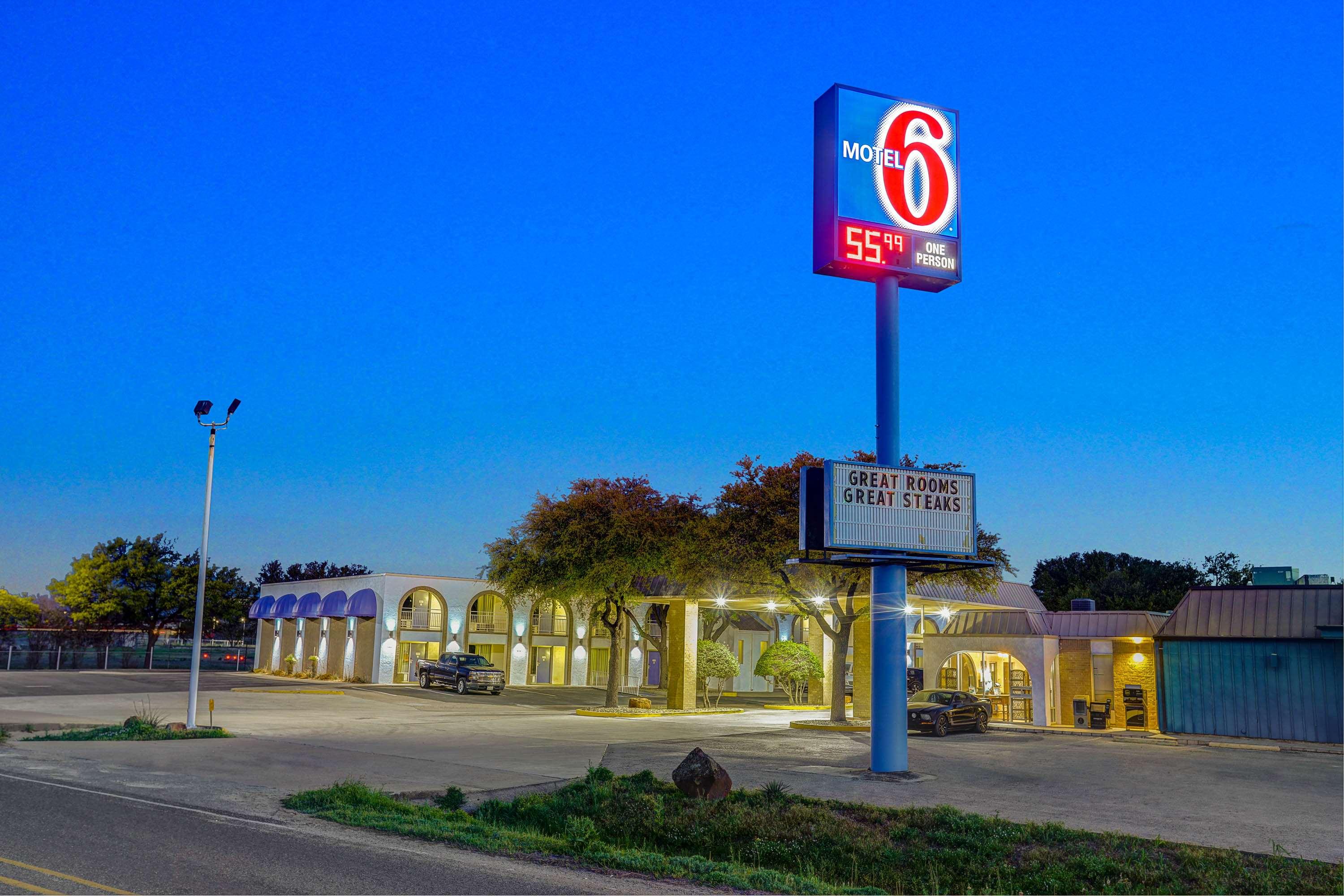 Motel 6 Sonora — photo 4