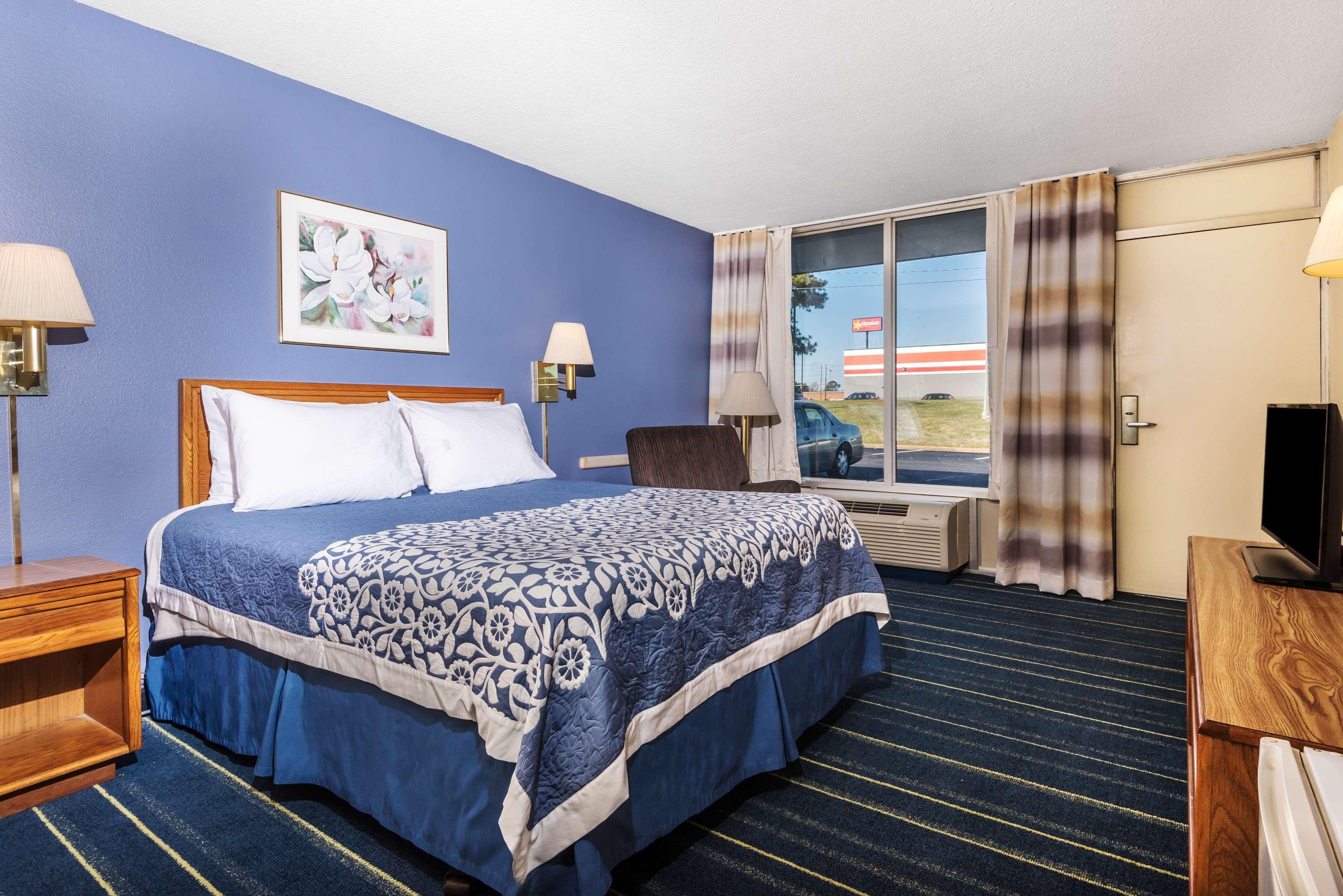 Days Inn South Hill — photo 5