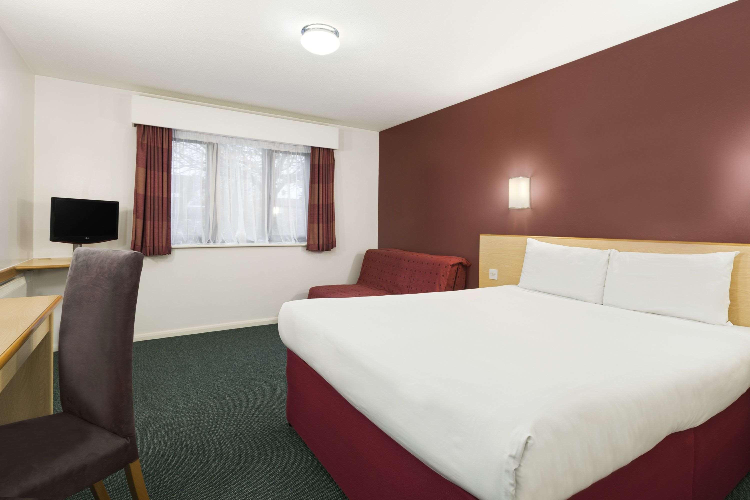 Days Inn by Wyndham London Stansted Airport — photo 3
