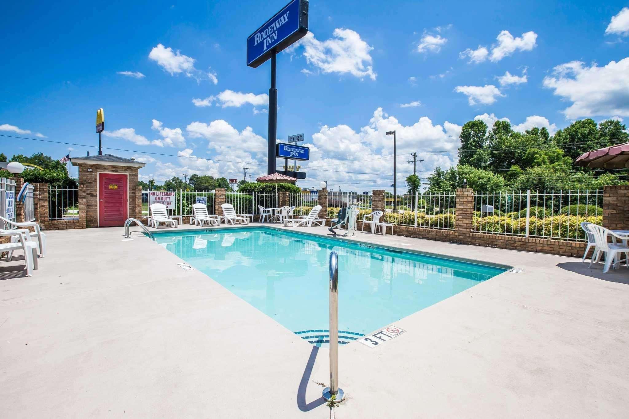 Rodeway Inn Expo Center — photo 4