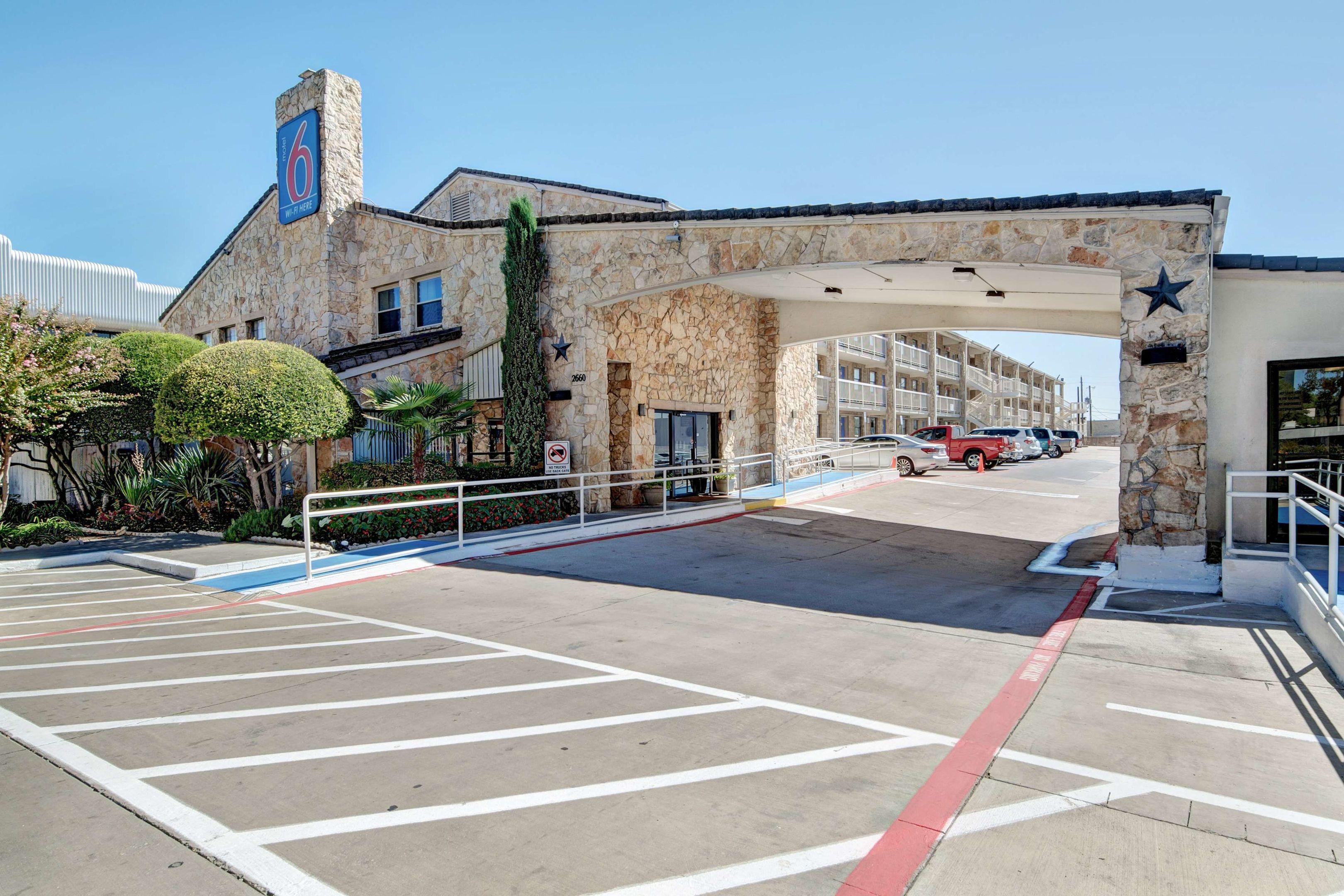 Motel 6 Dallas Galleria